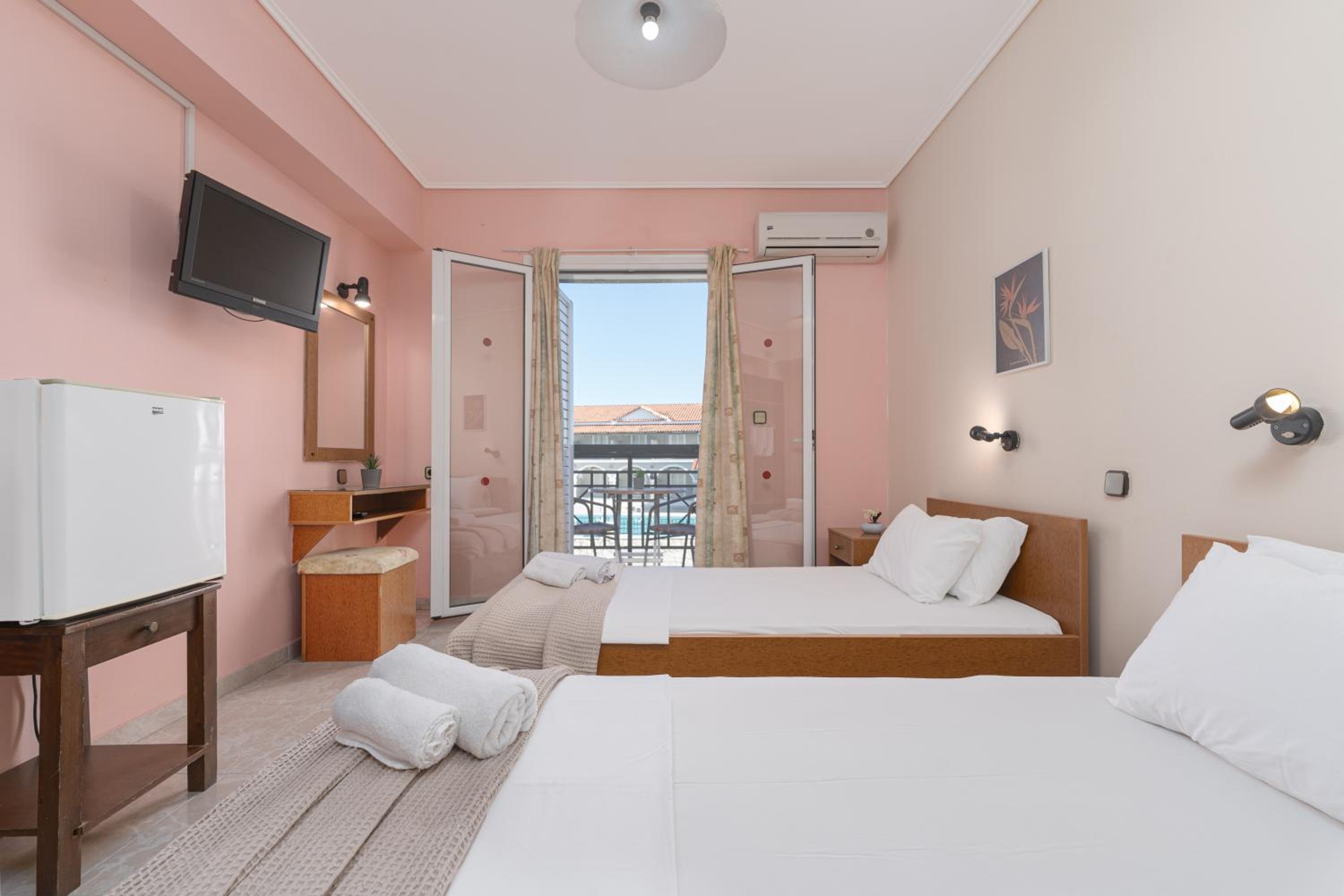 Standard Double or Twin Room photo 1