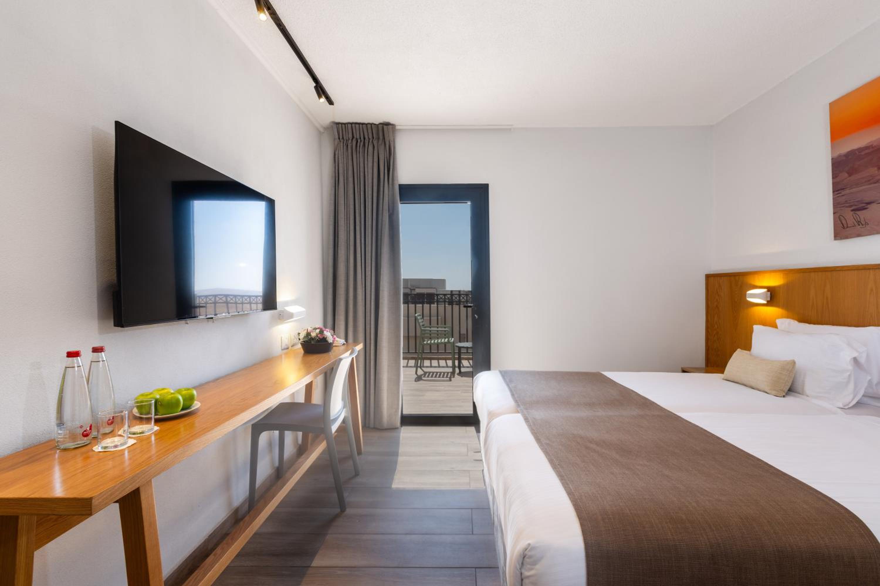 Tower Room with Balcony - Photo 1