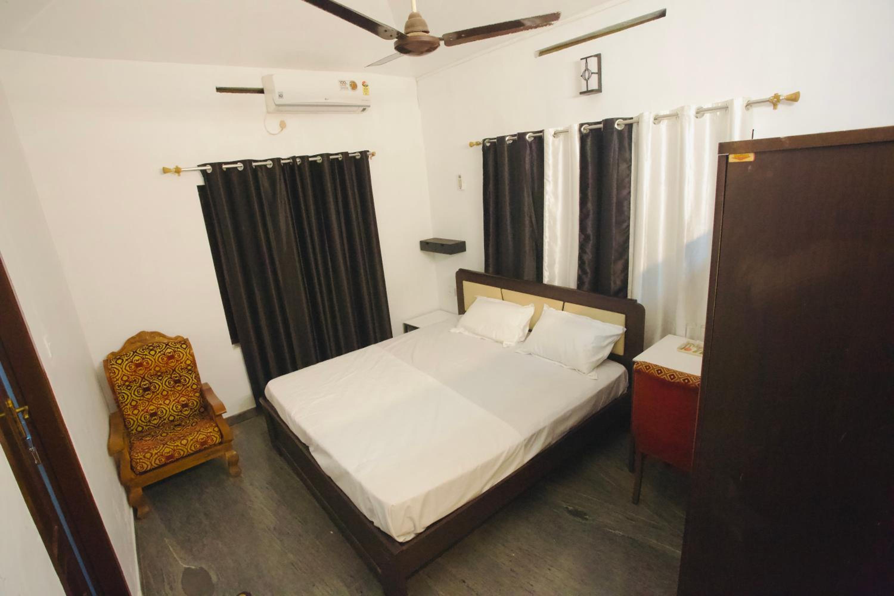Queen Room photo 3