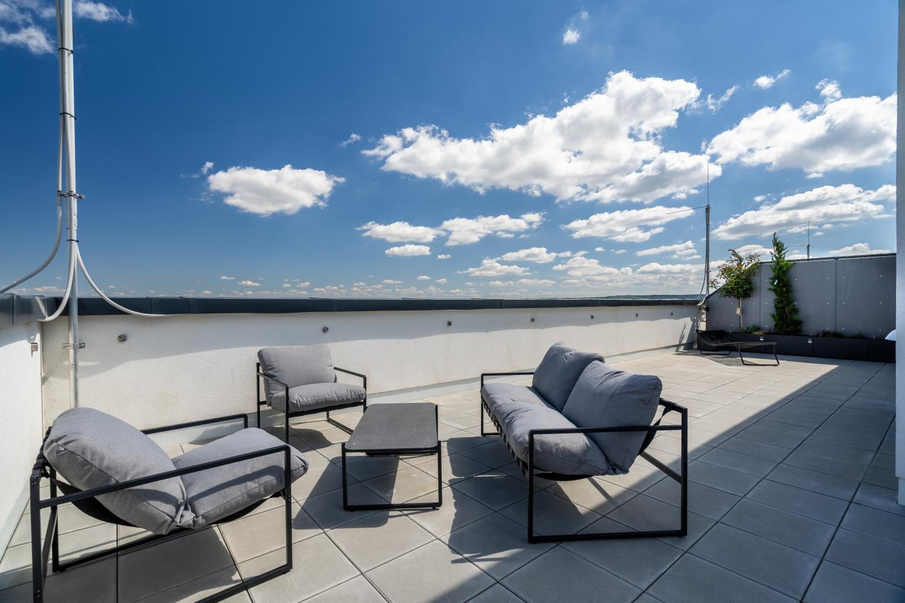 Apartment with Roof Top Terrace