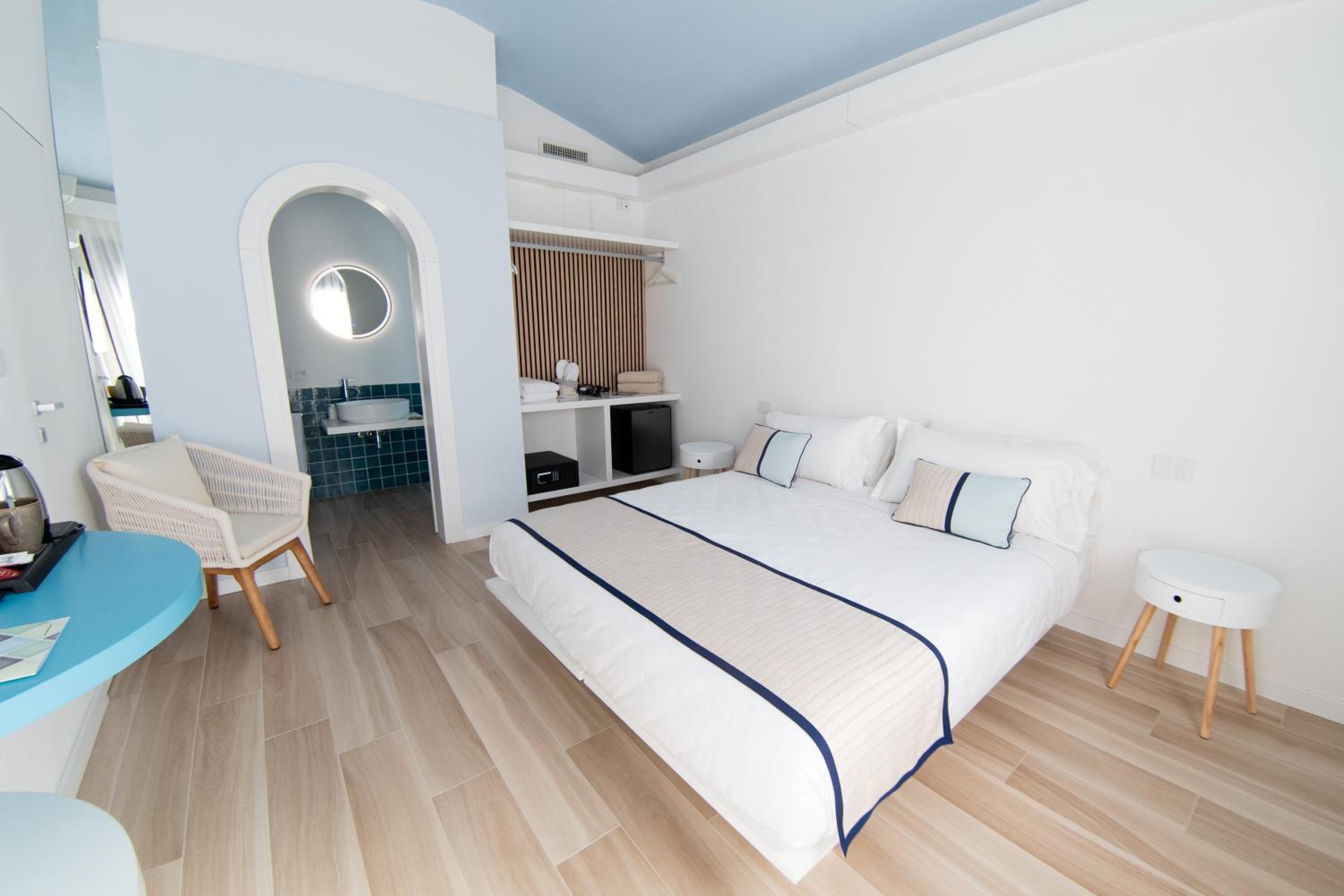Deluxe Double or Twin Room - Photo 2