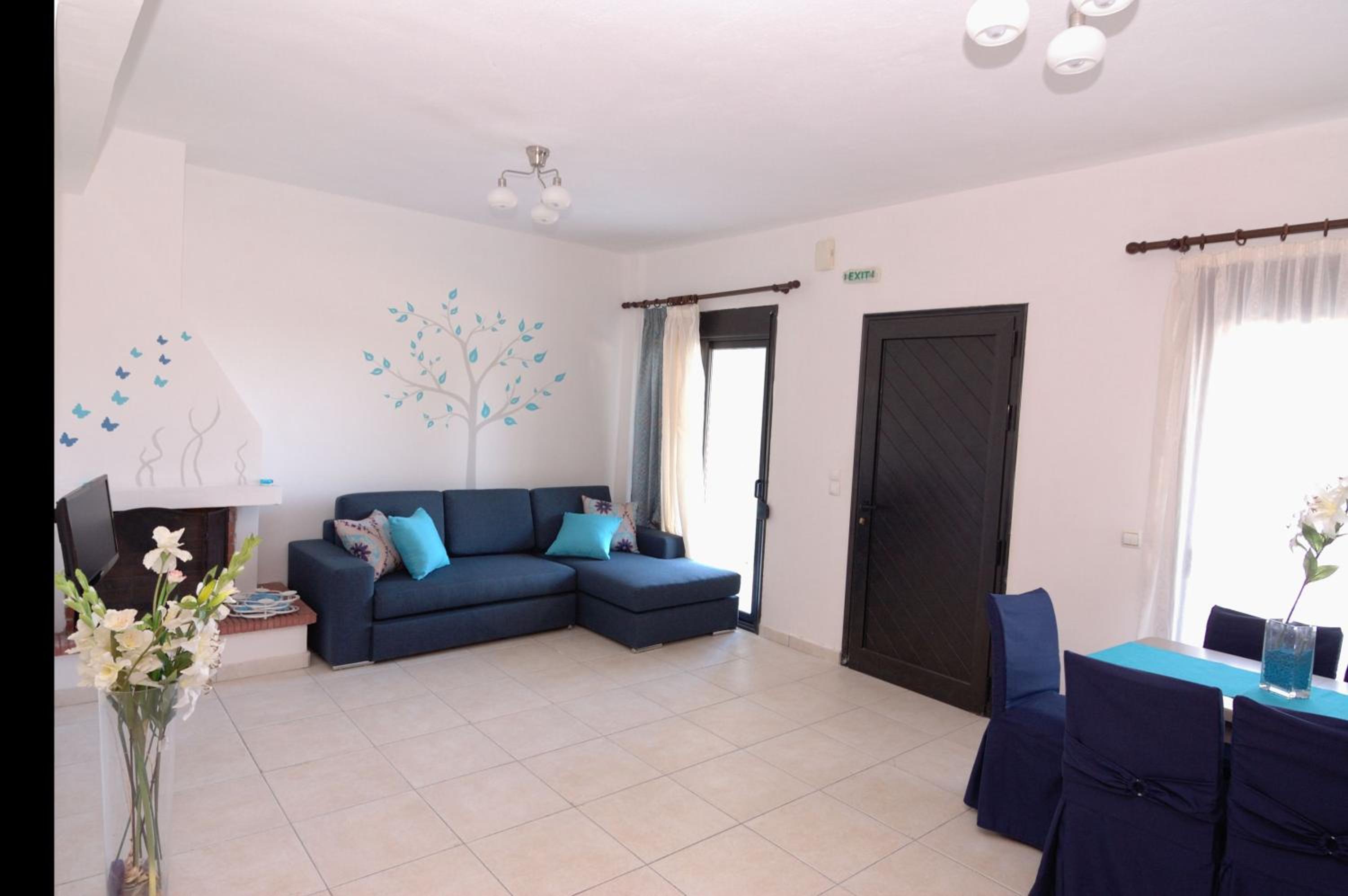 Three-Bedroom House photo 3