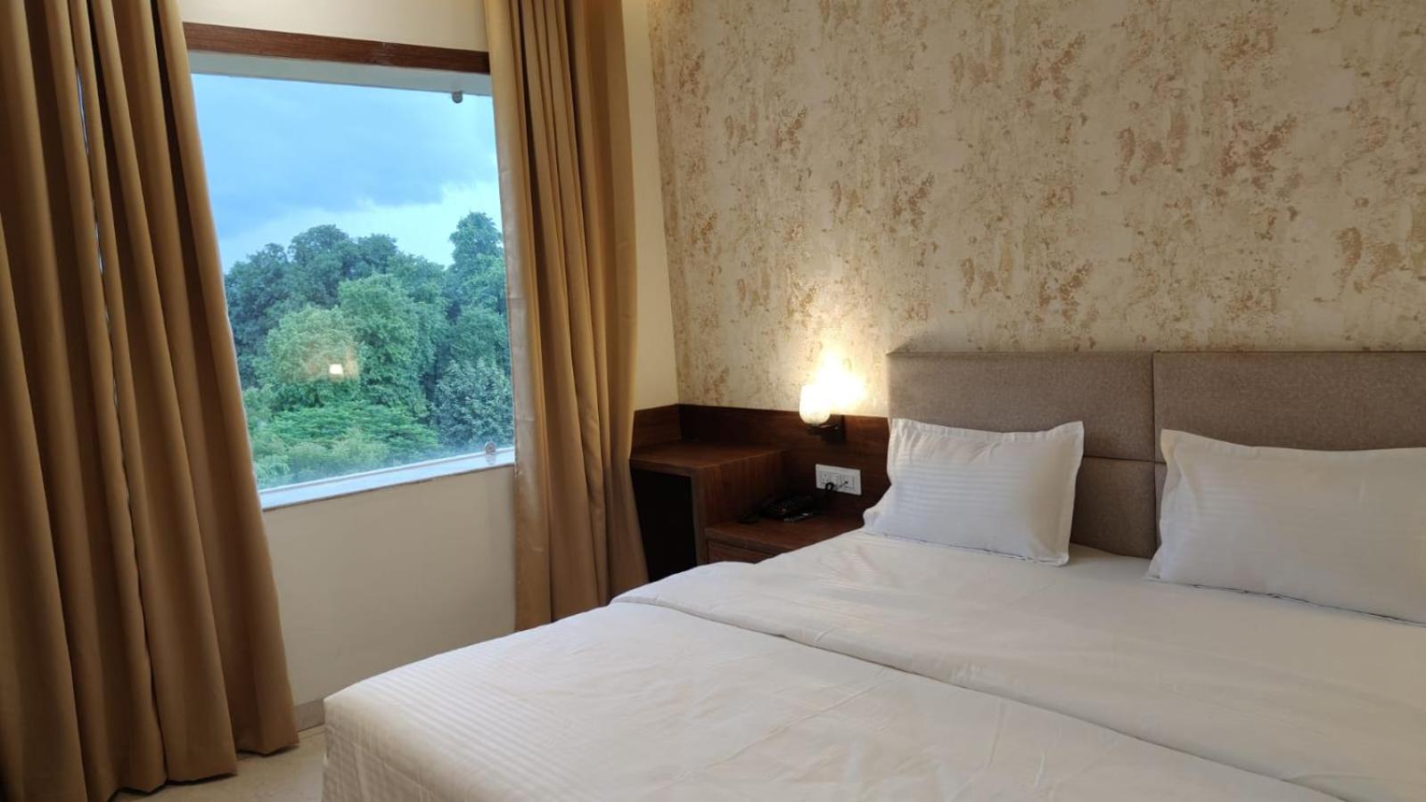 Deluxe King Room