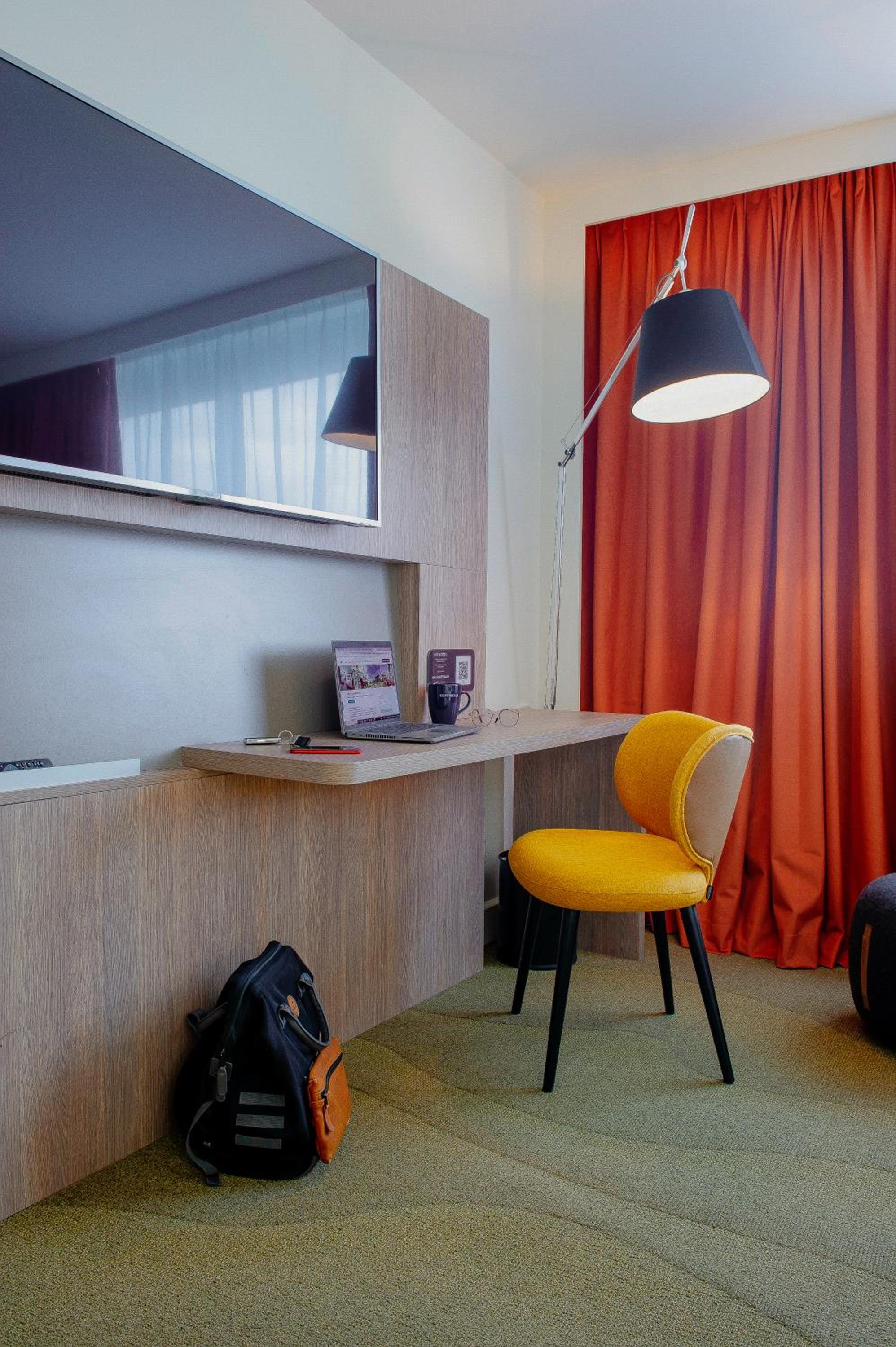 Classic Double Room with Sofa Bed - Photo 11
