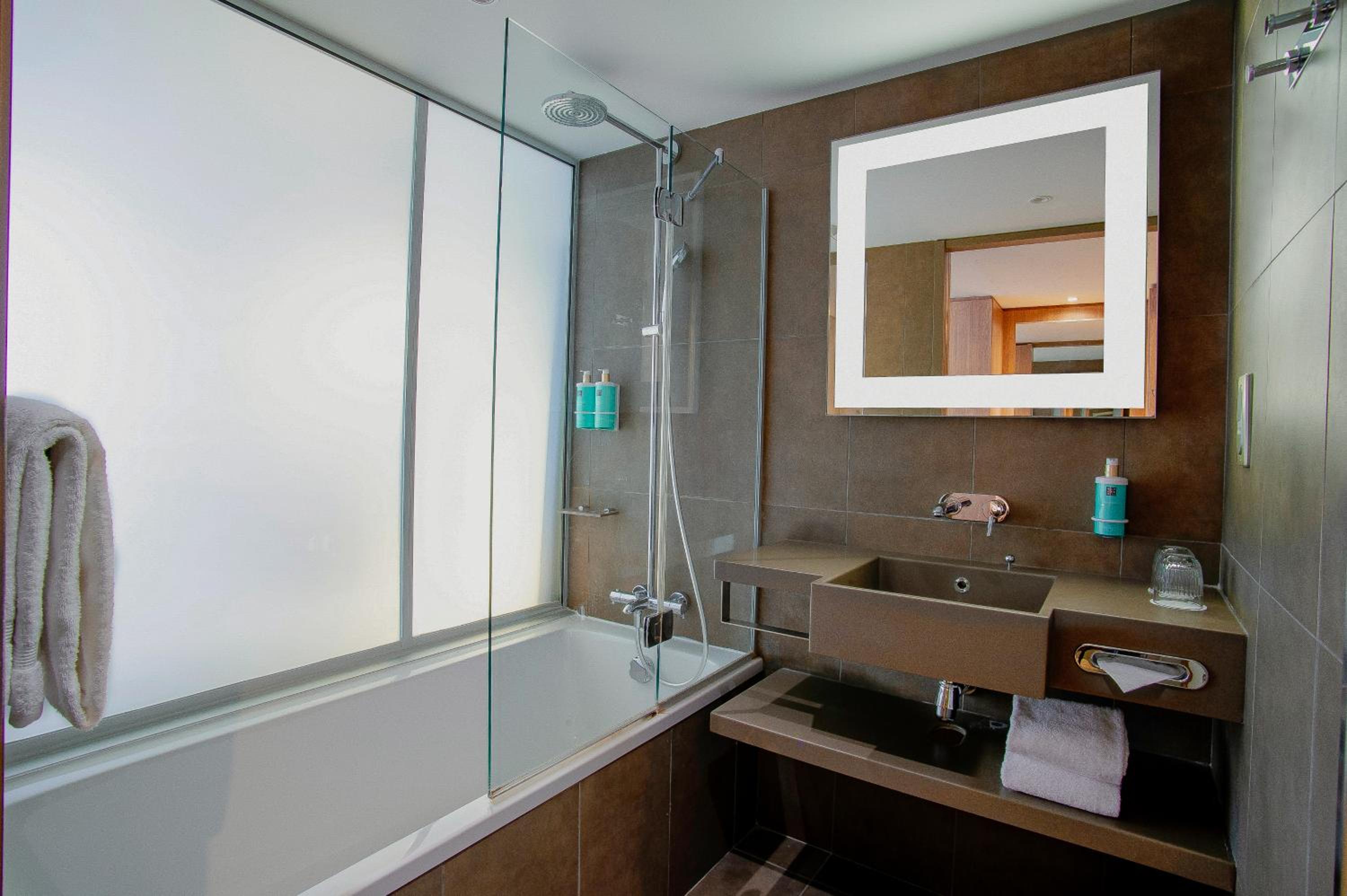 Classic Double Room with Sofa Bed - Photo 9
