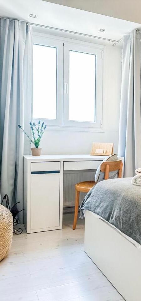 Apartment with Mountain View