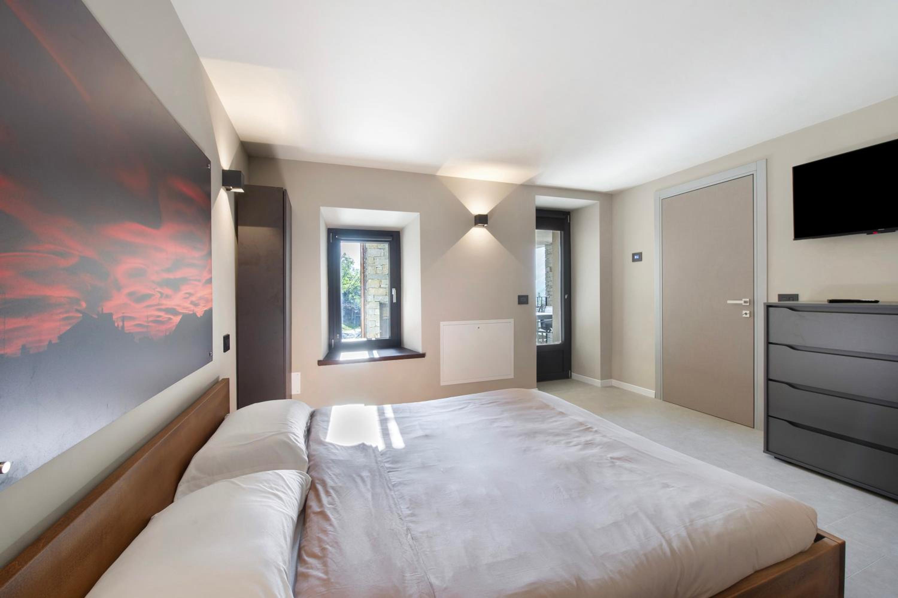 Superior One-Bedroom Apartment