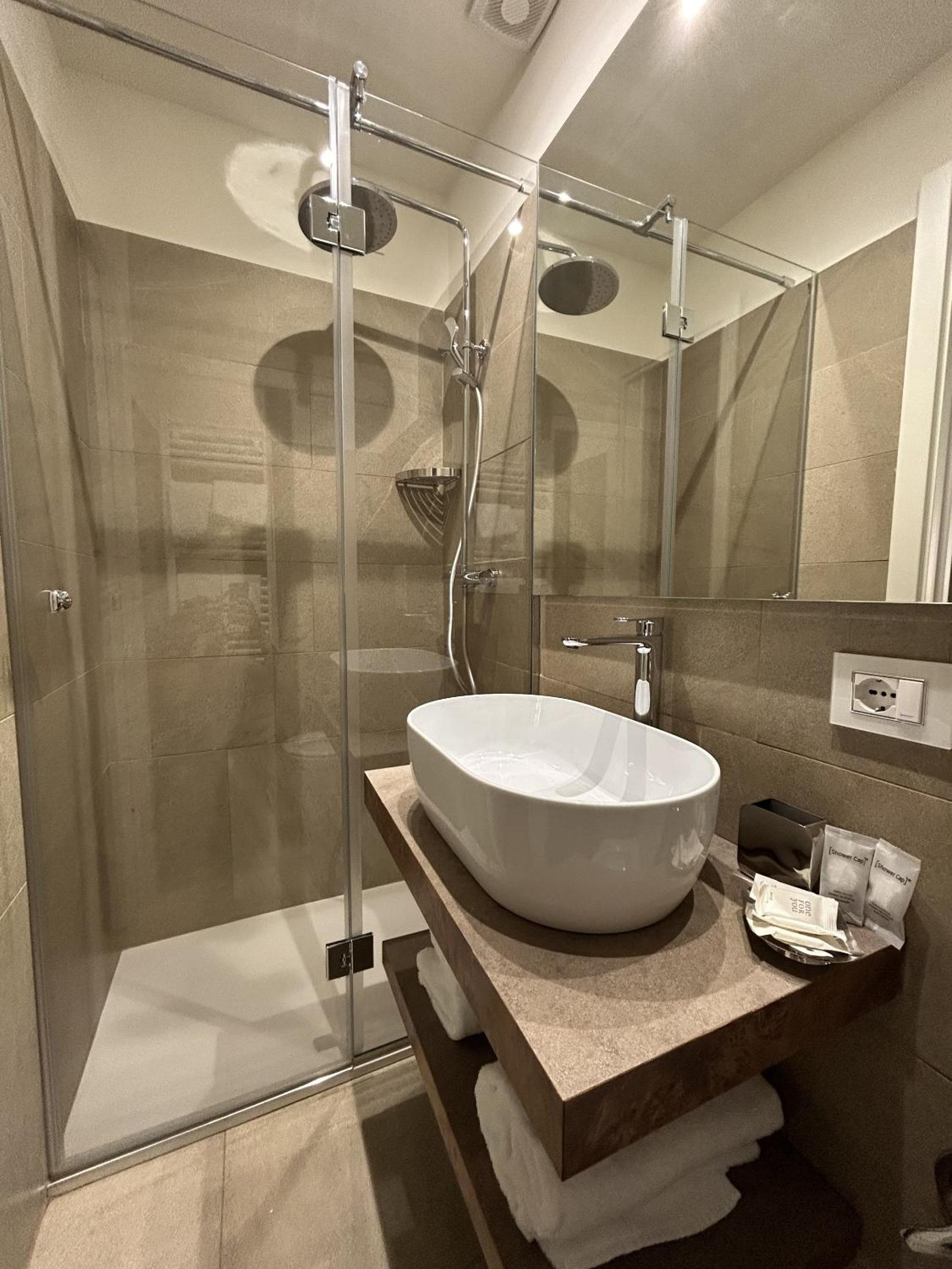 Double Room with Private Bathroom photo 3