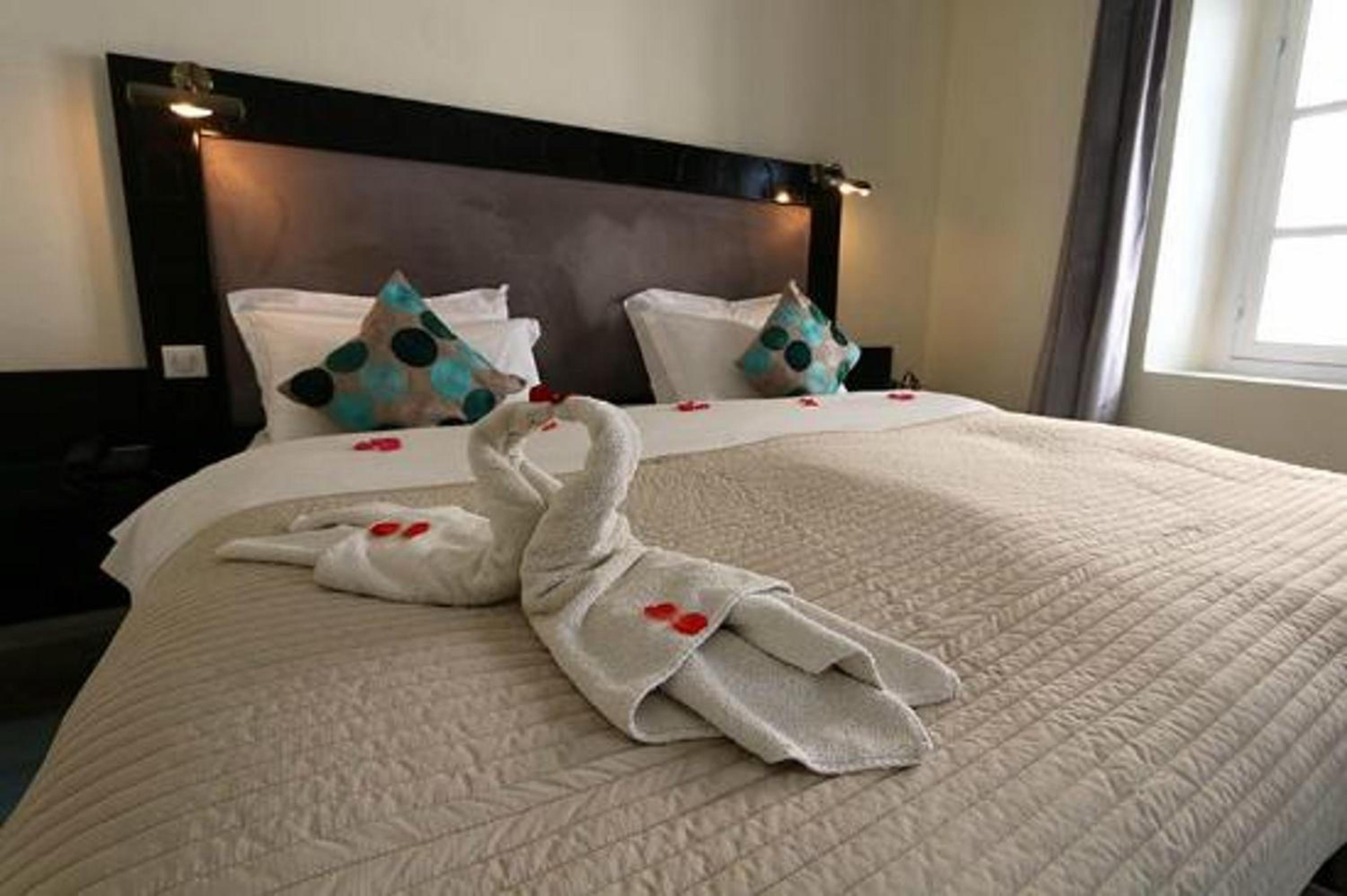 Deluxe Double Room - Photo 9