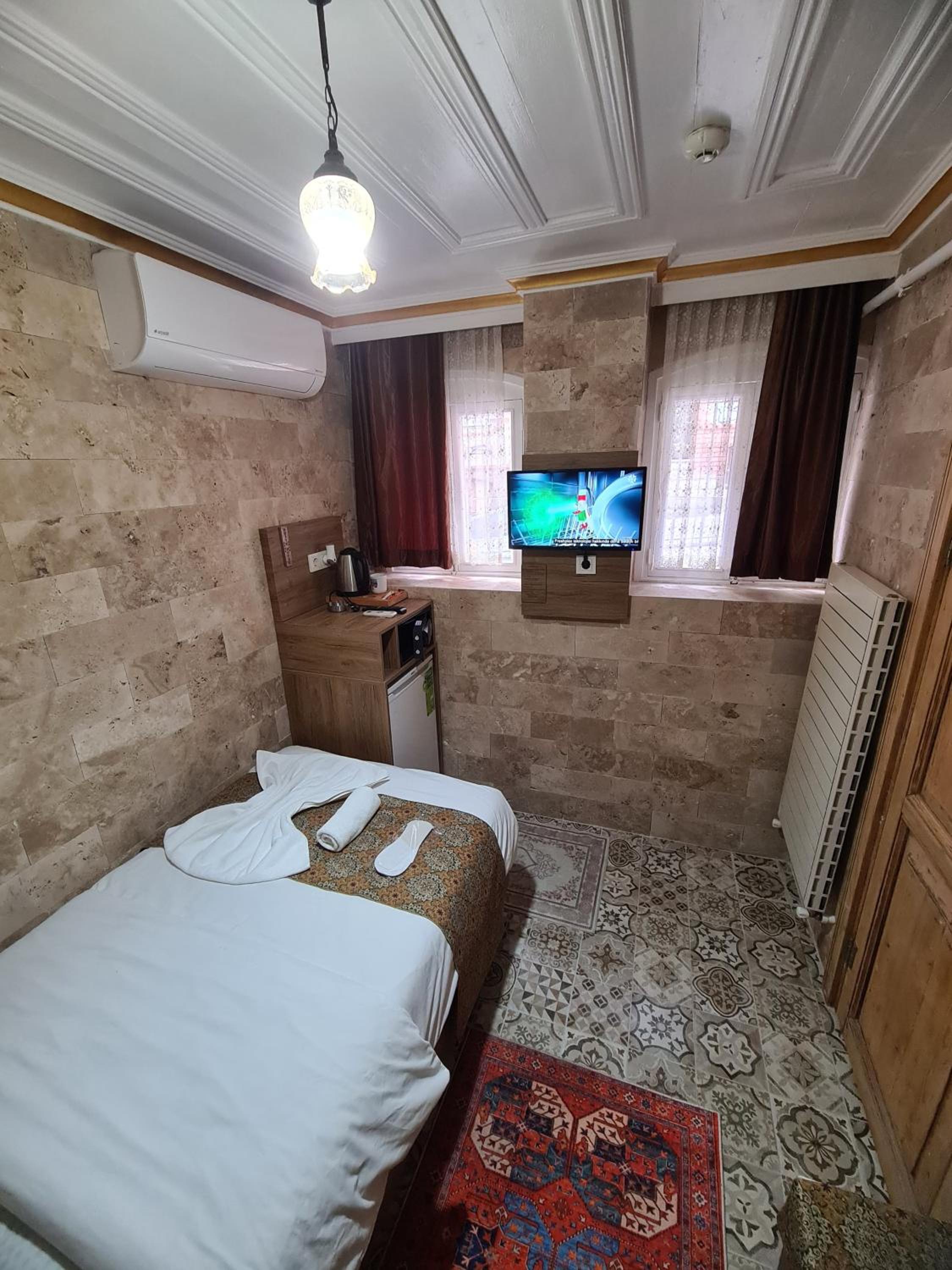 Standard Single Room with Shower photo 2