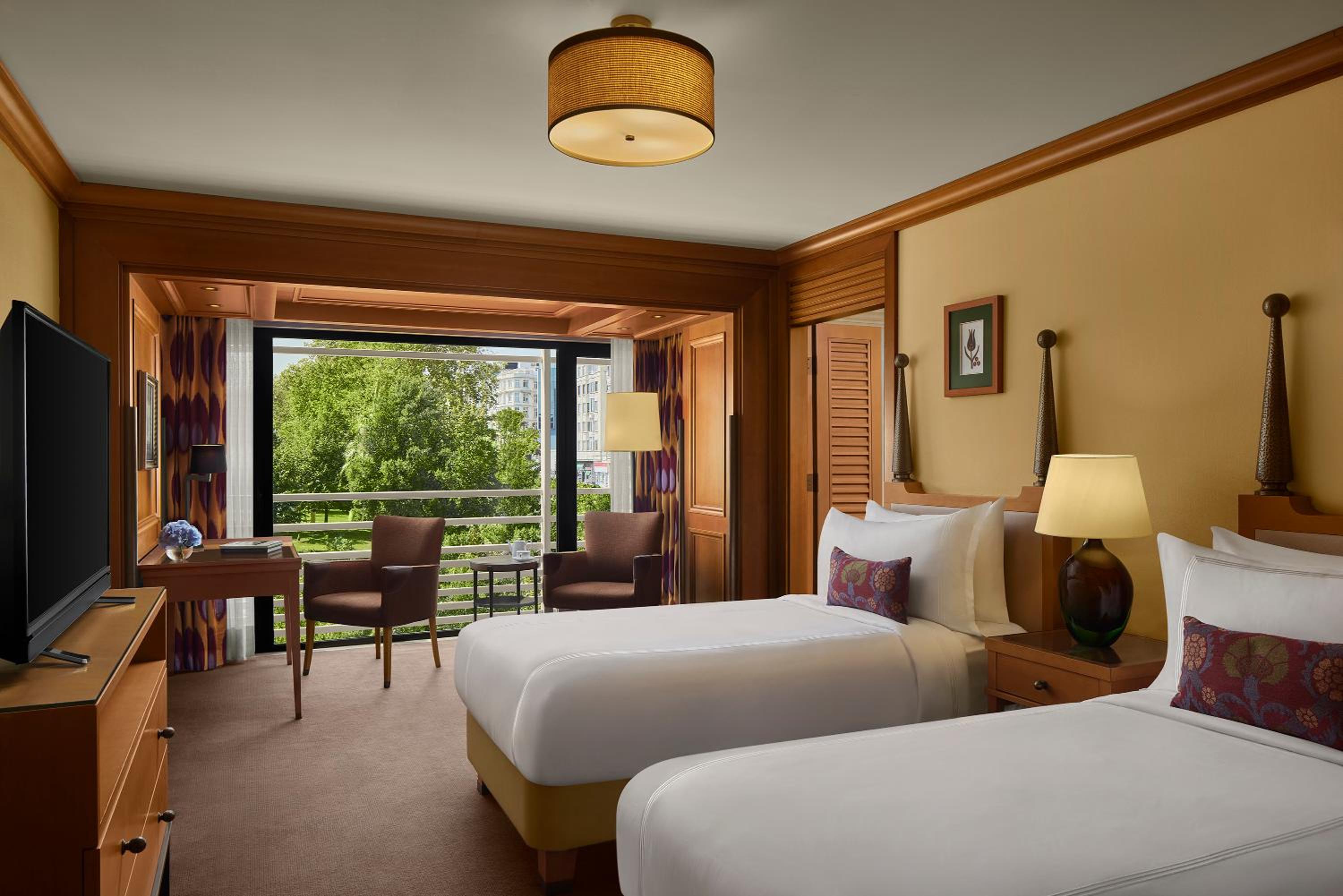 Deluxe Park View Room Twin Bed - Photo 1