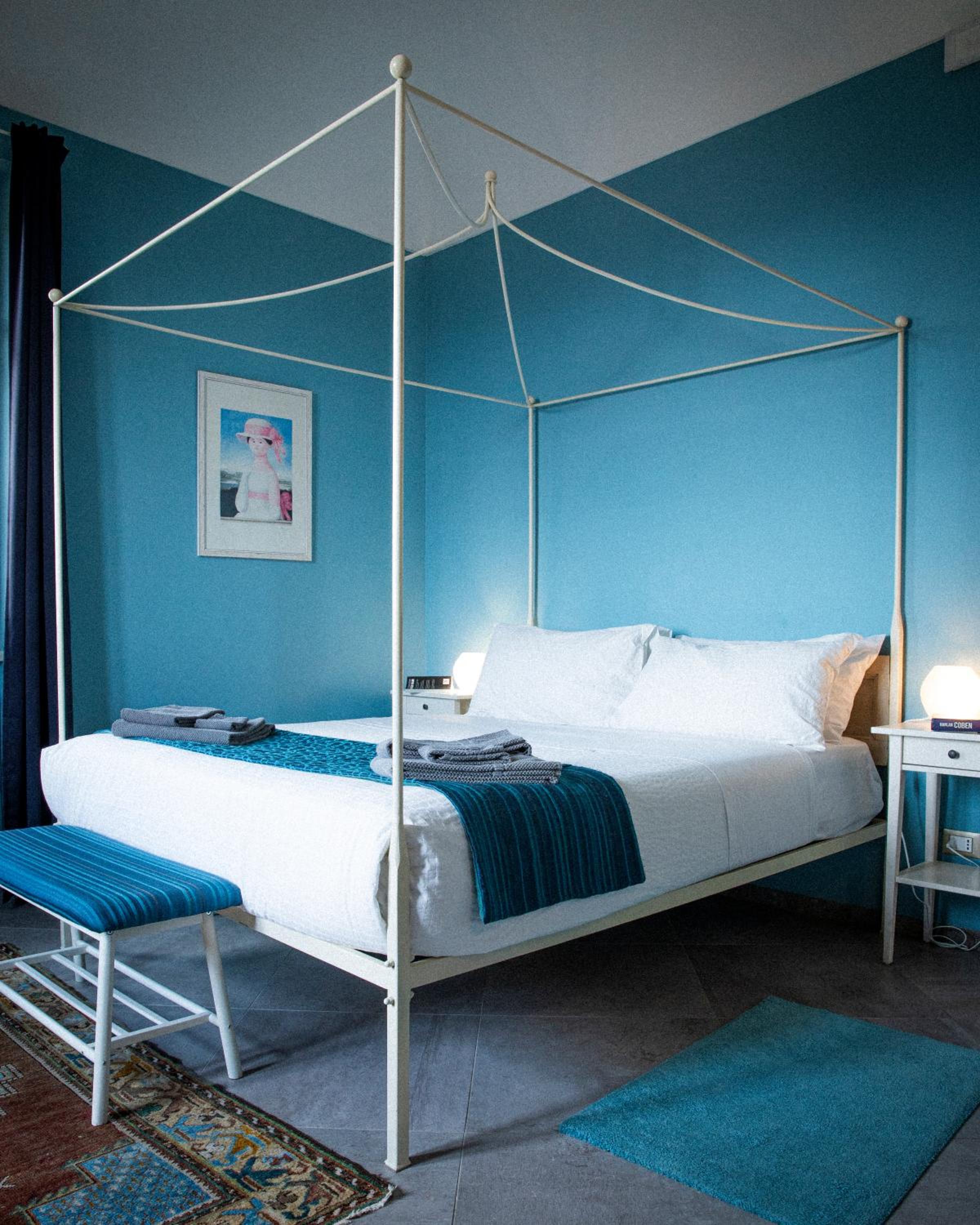 Double Room with Private Bathroom - Photo 2