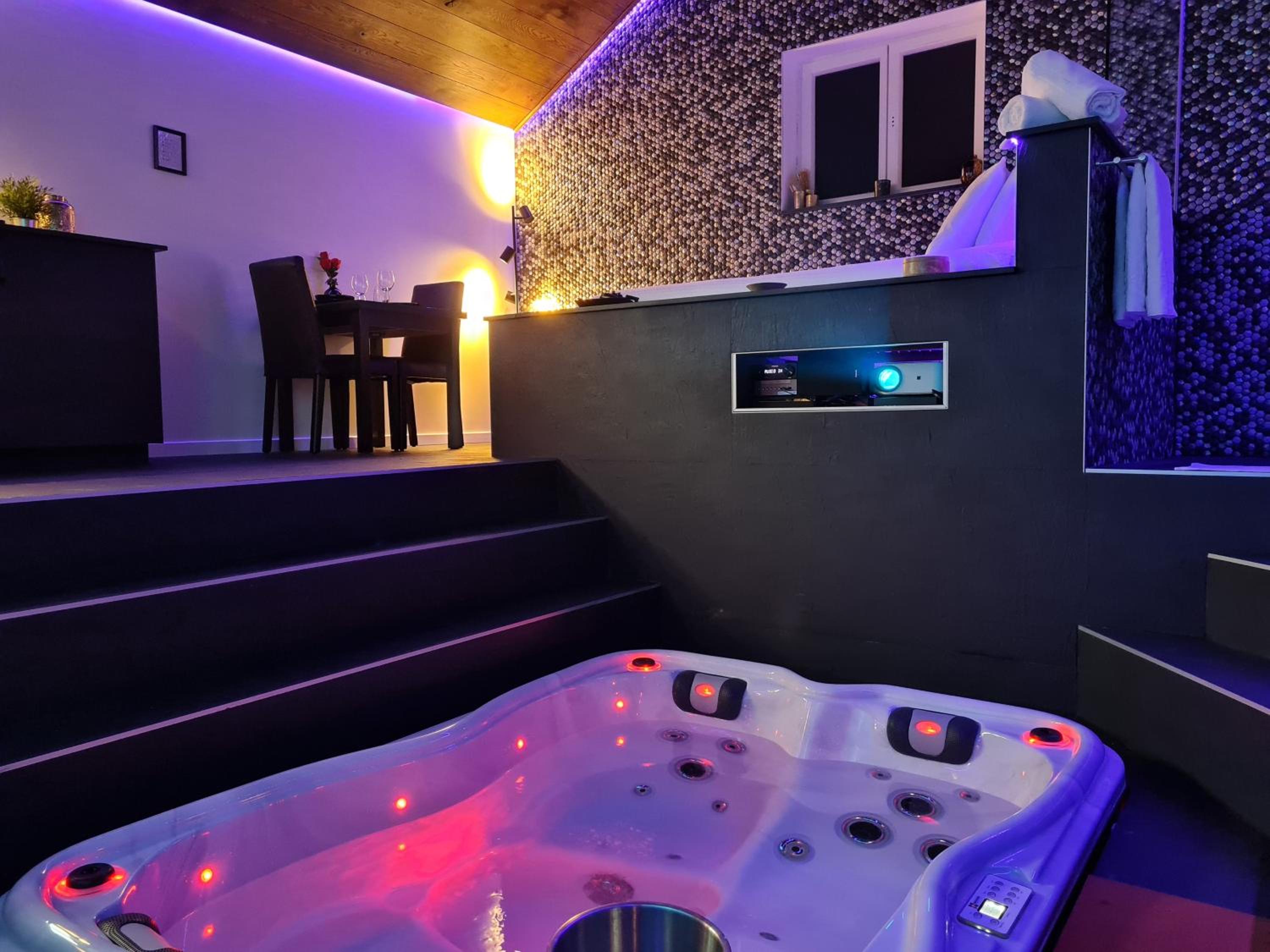 Deluxe Suite with Spa Bath photo 2