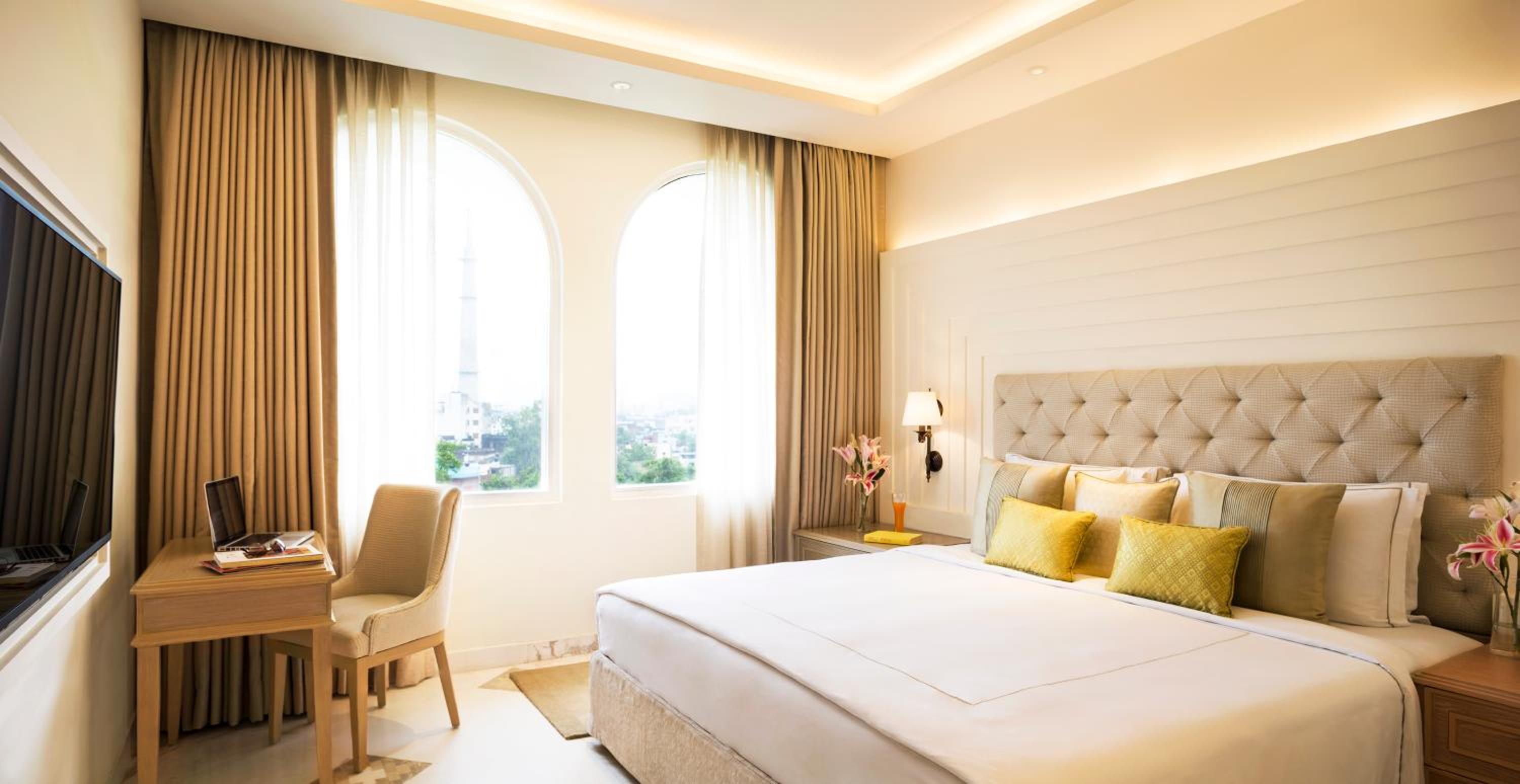 Executive Suite 1 Bedroom with City View thumbnail 5