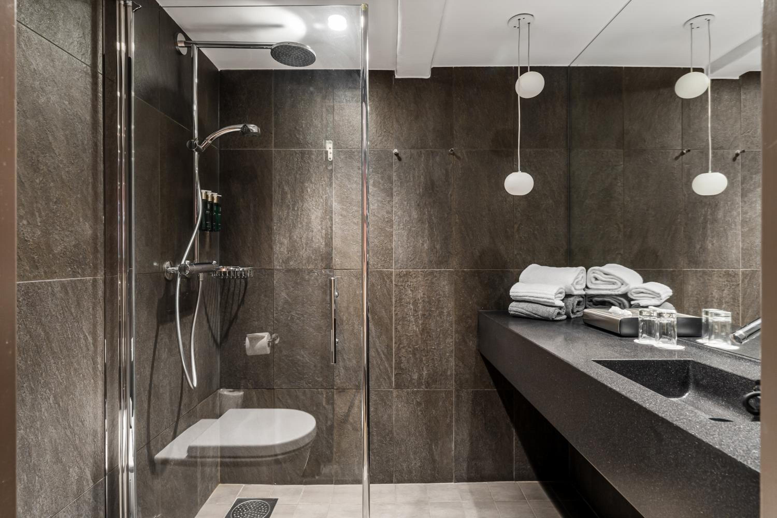 Standard Double or Twin Room - Photo 5