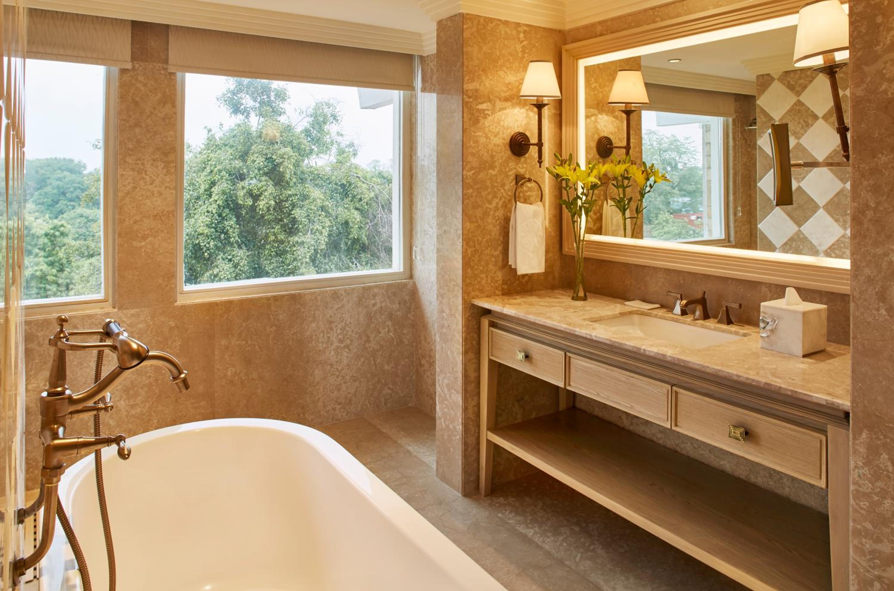 Deluxe Suite 1 Bedroom with City View thumbnail 5
