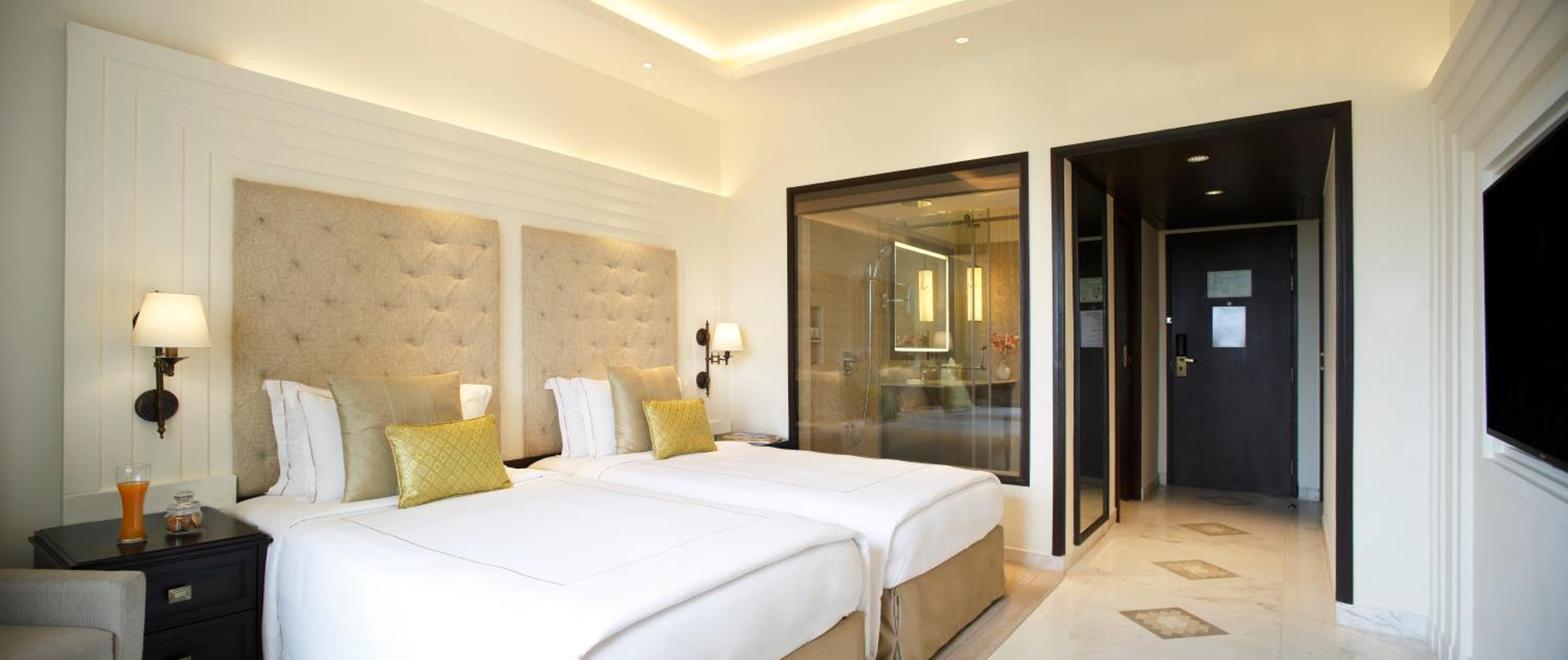 Deluxe Room City View Twin Bed - Photo 1