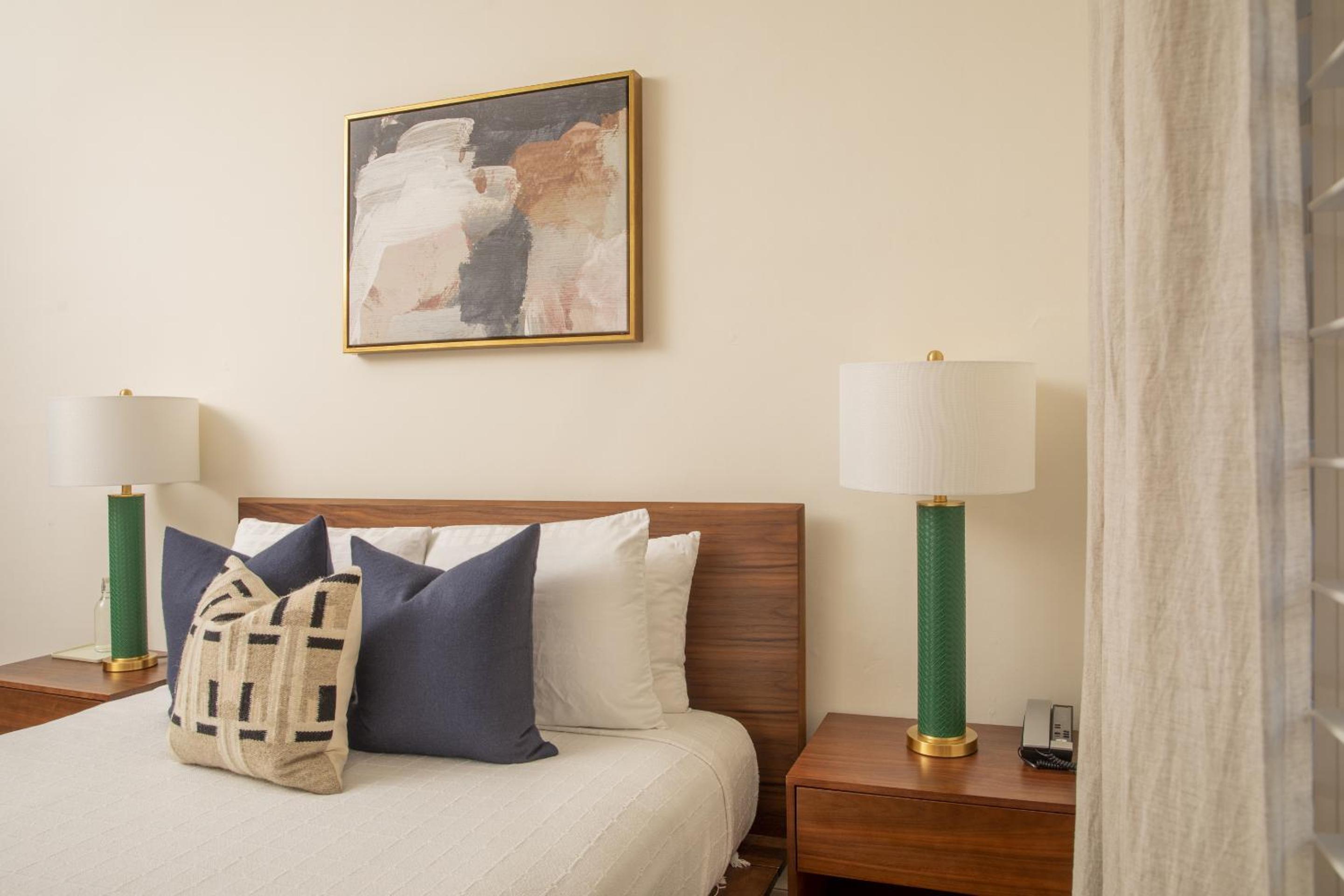 Standard Queen Room - Photo 5