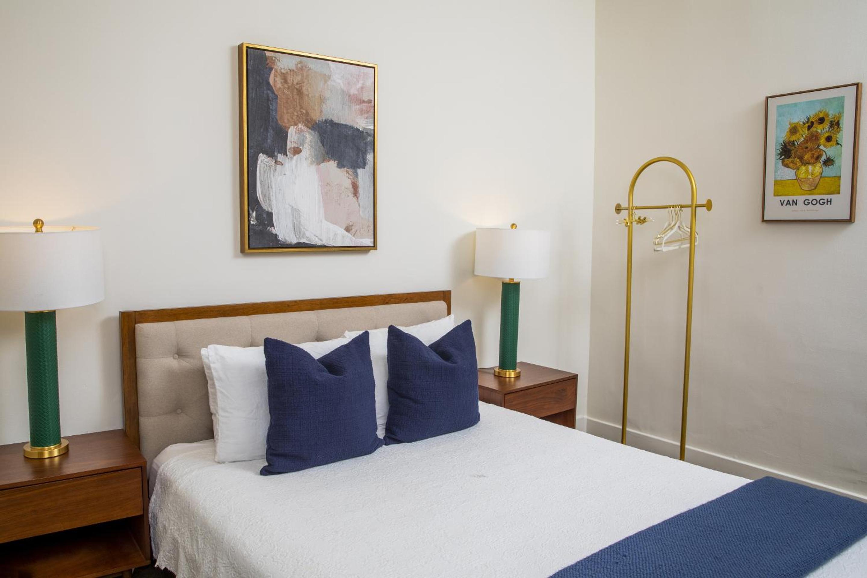 Standard Queen Room