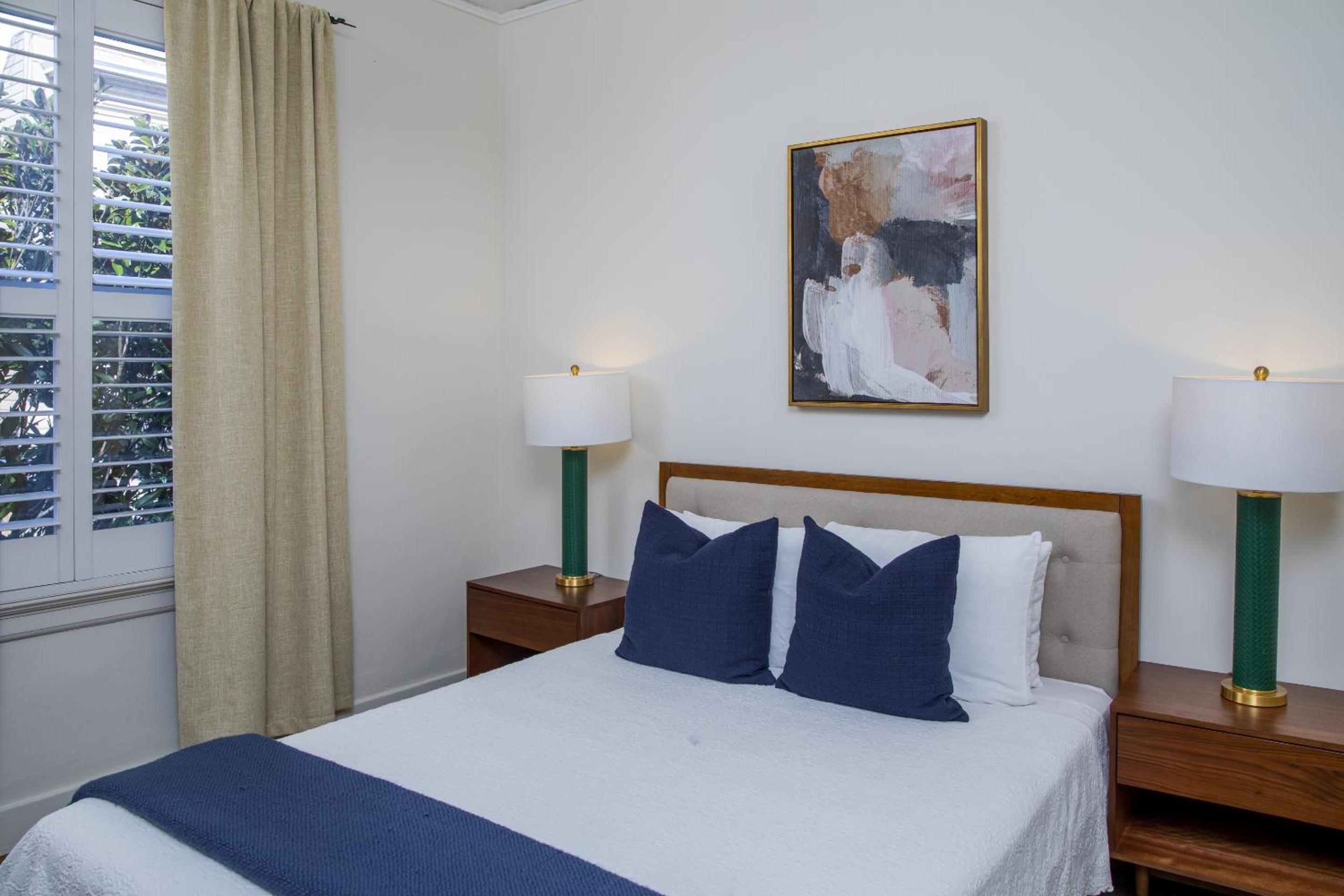 Standard Queen Room
