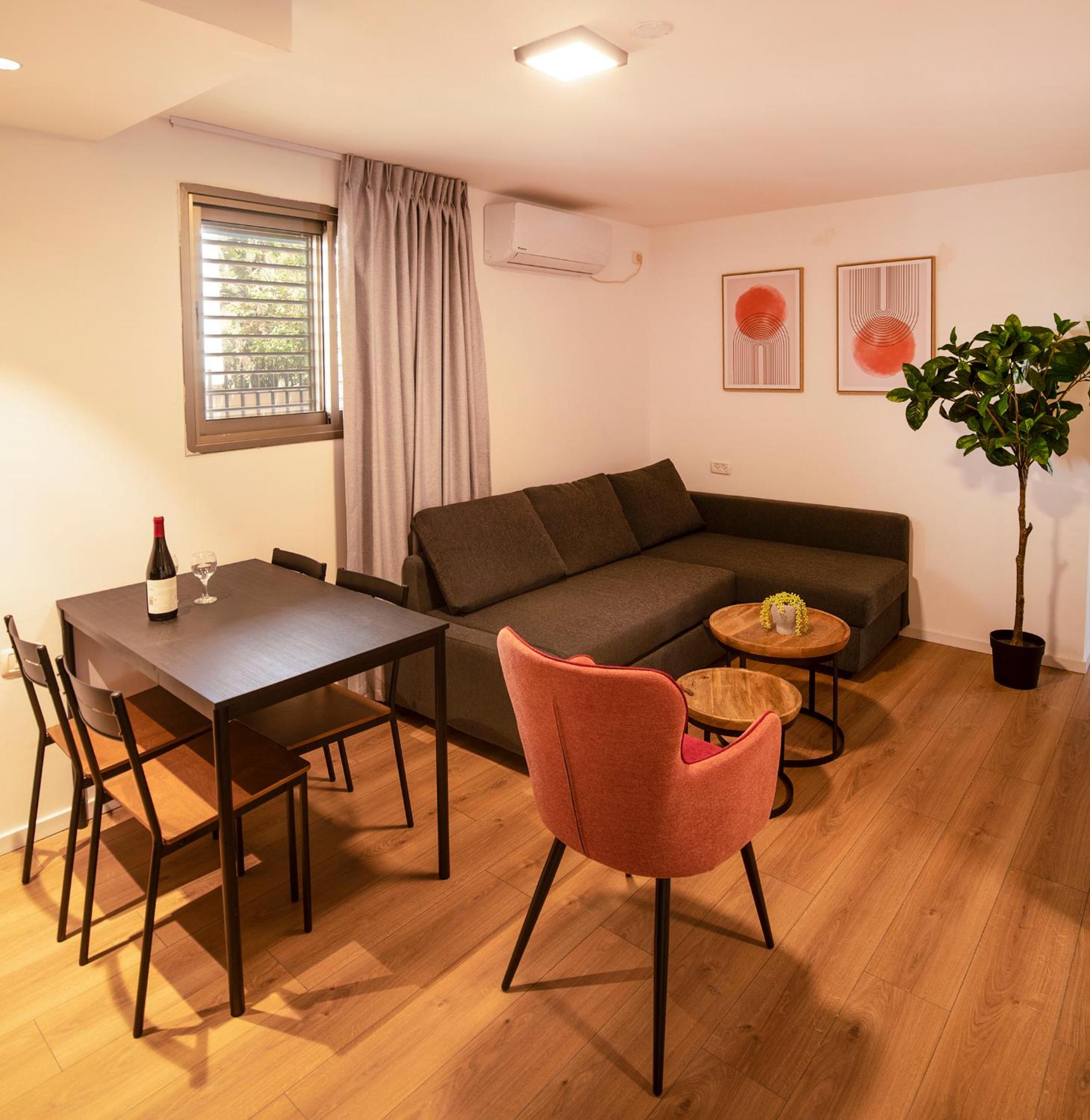 Apartment With Garden View