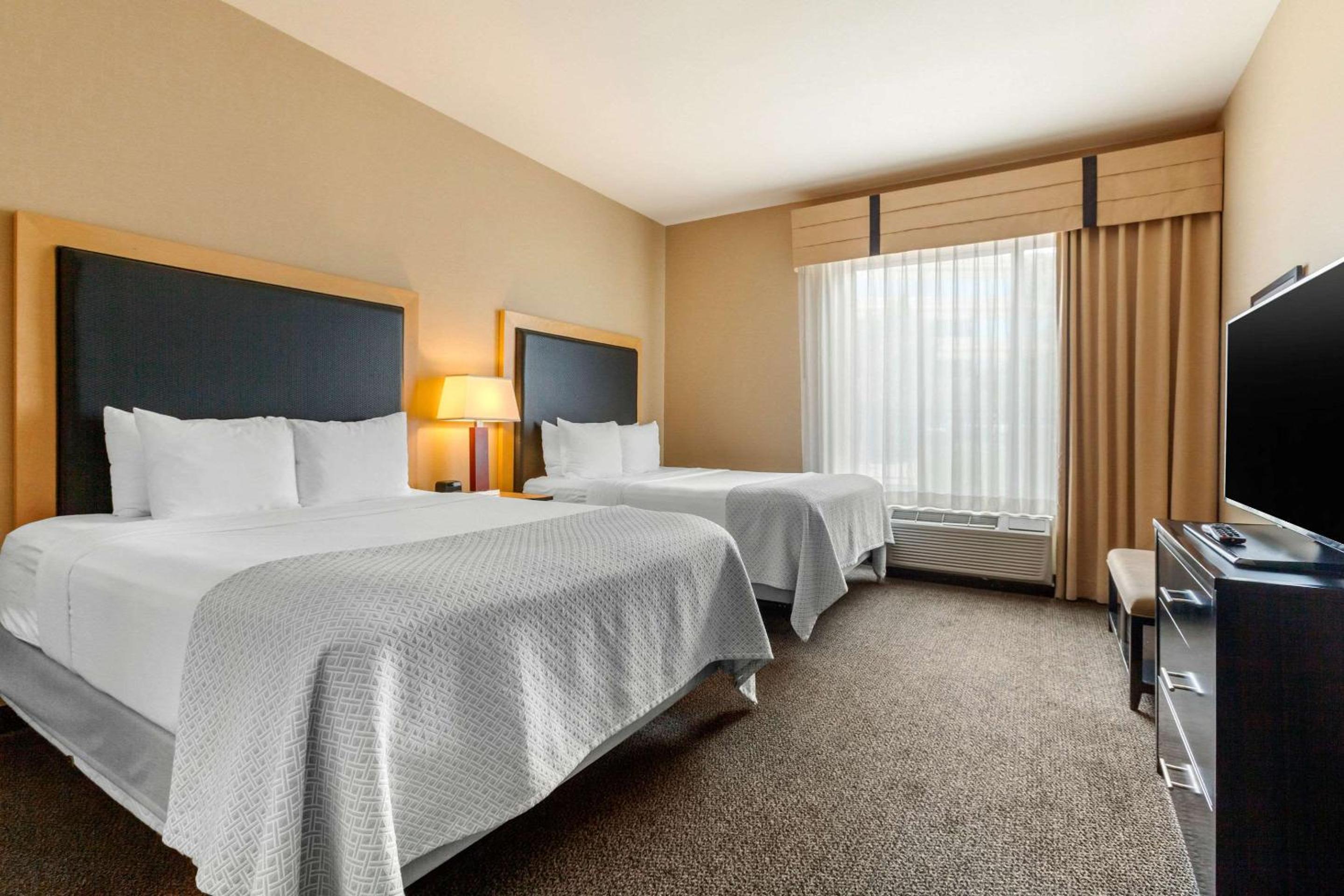 Suite with Two Queen Beds - Accessible/Non-Smoking - Photo 3
