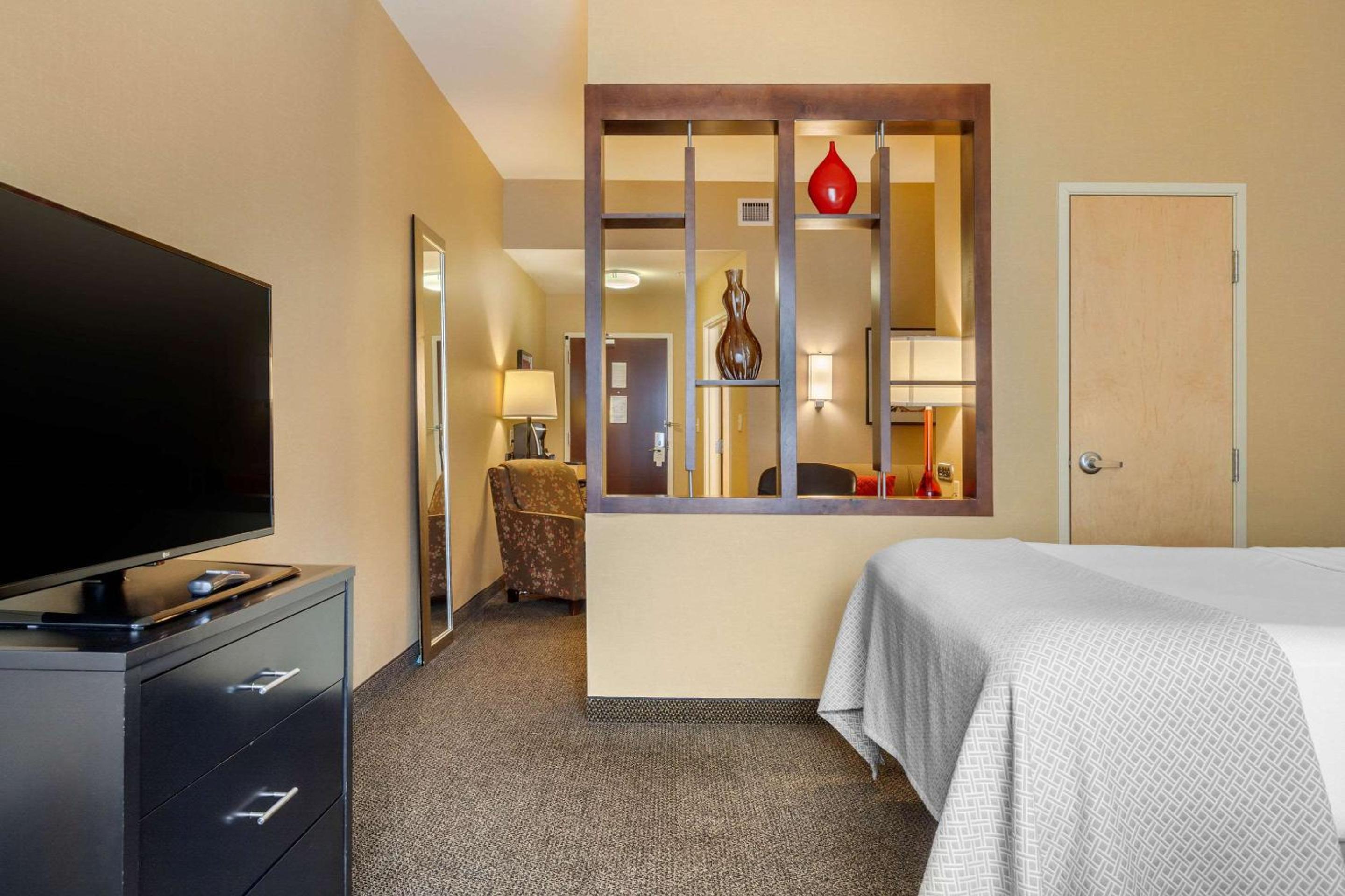 Suite with Two Queen Beds - Accessible/Non-Smoking - Photo 4