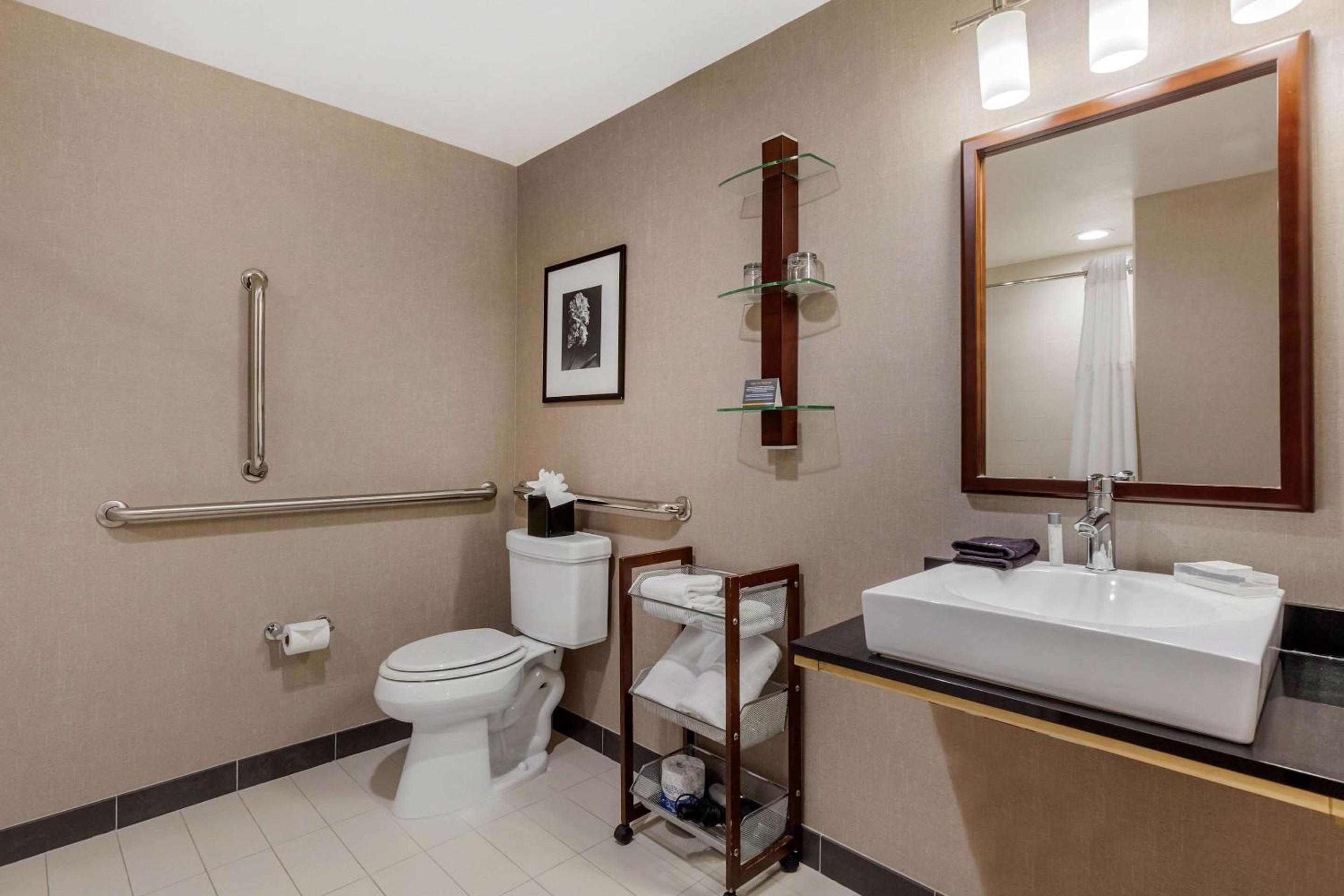 Suite with Two Queen Beds - Accessible/Non-Smoking - Photo 5