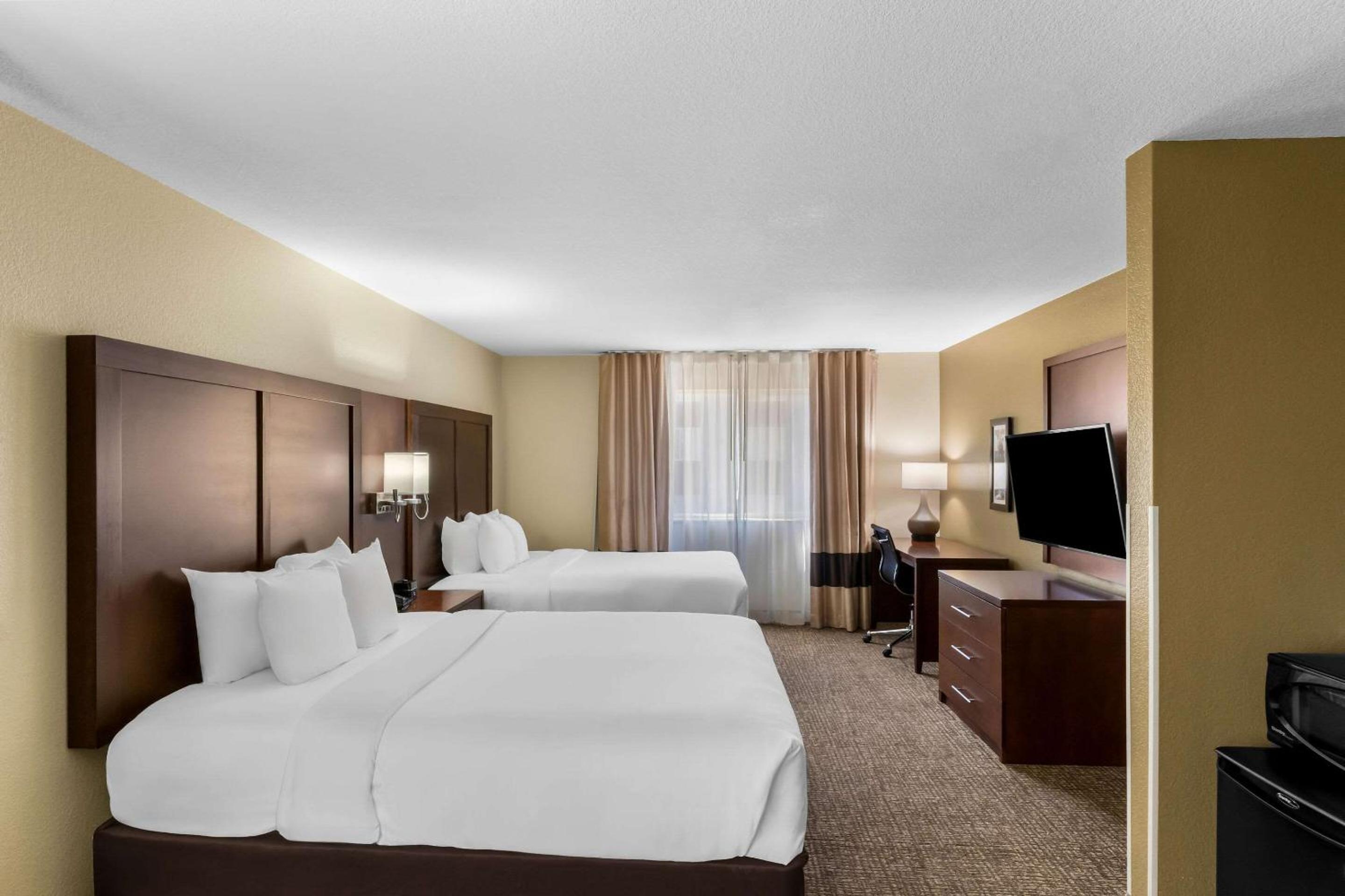 Queen Suite with Two Queen Beds - Accessible/Non-Smoking - Photo 1