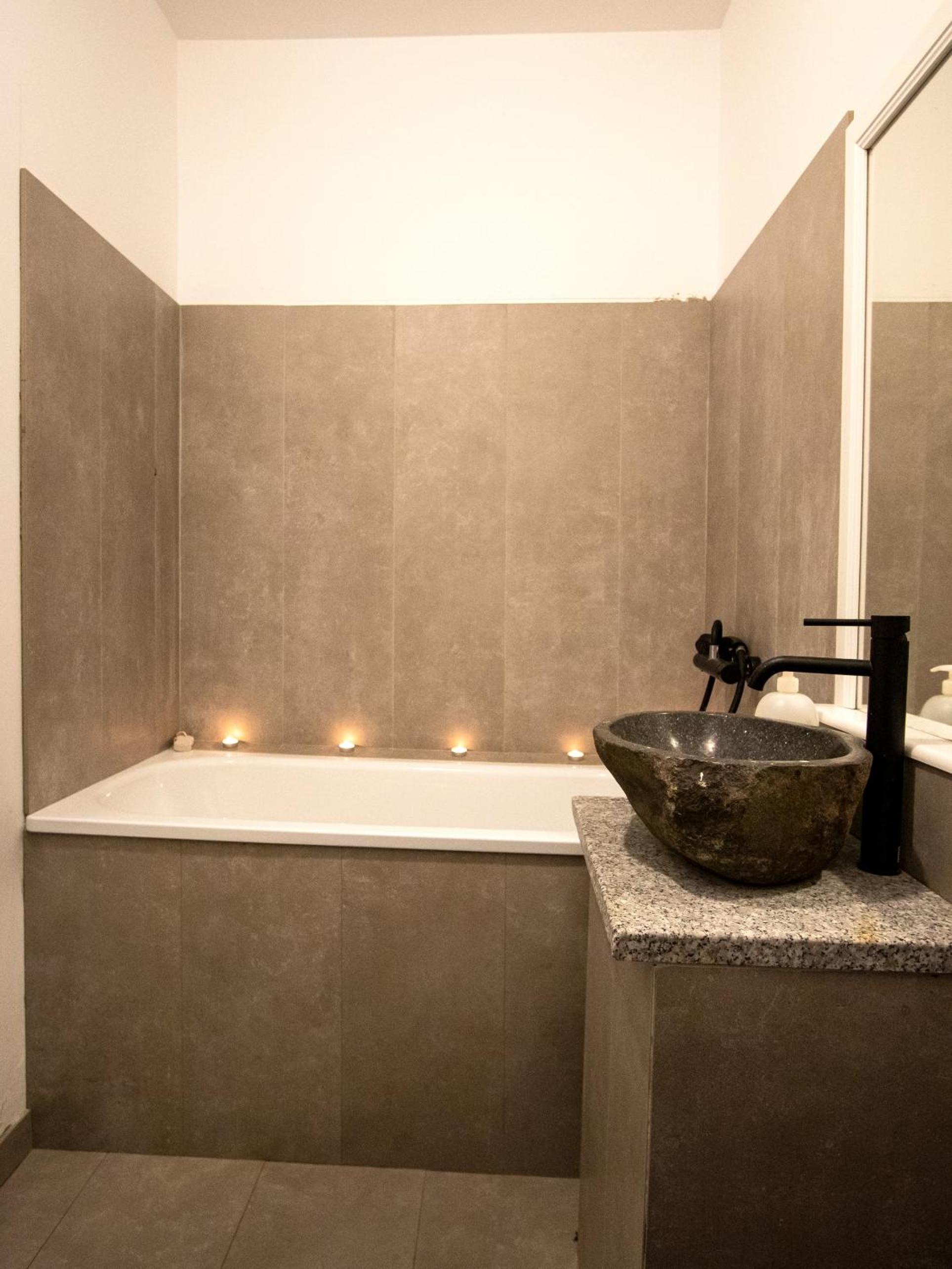 Double Room With Private Bathroom photo 3