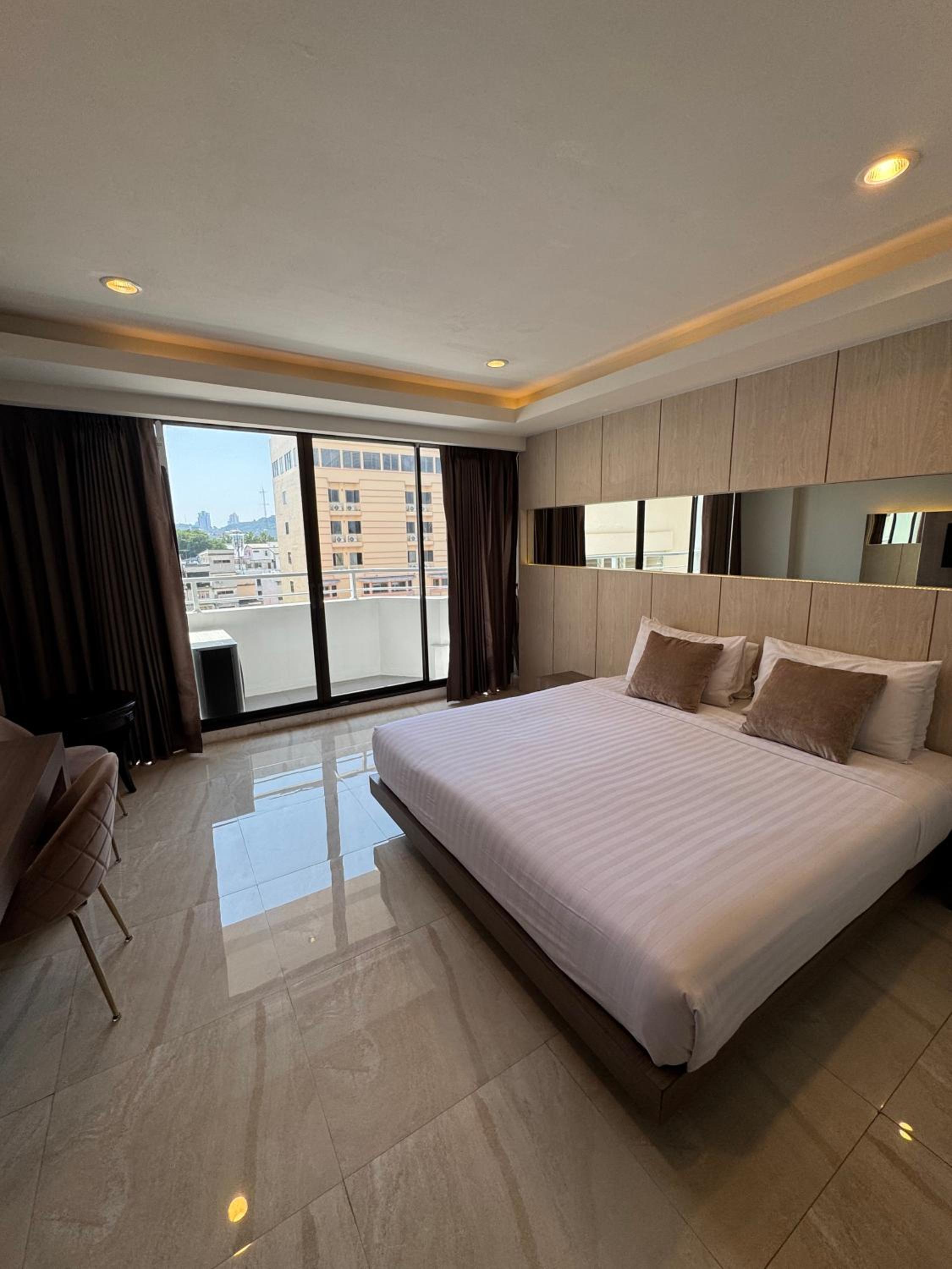 Deluxe Twin Room with Sea View - Photo 1