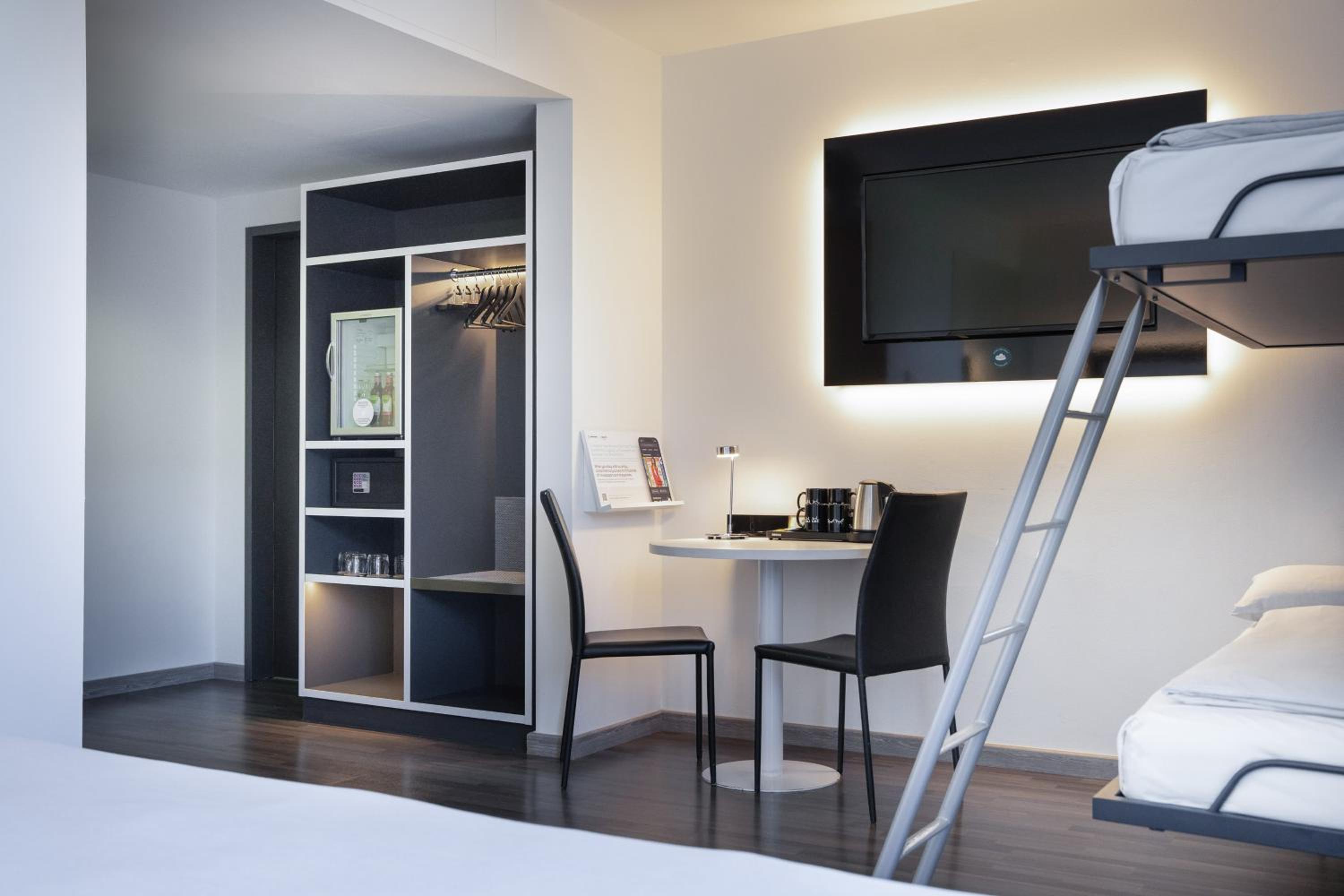 The INNSIDE Room for Families - Photo 4