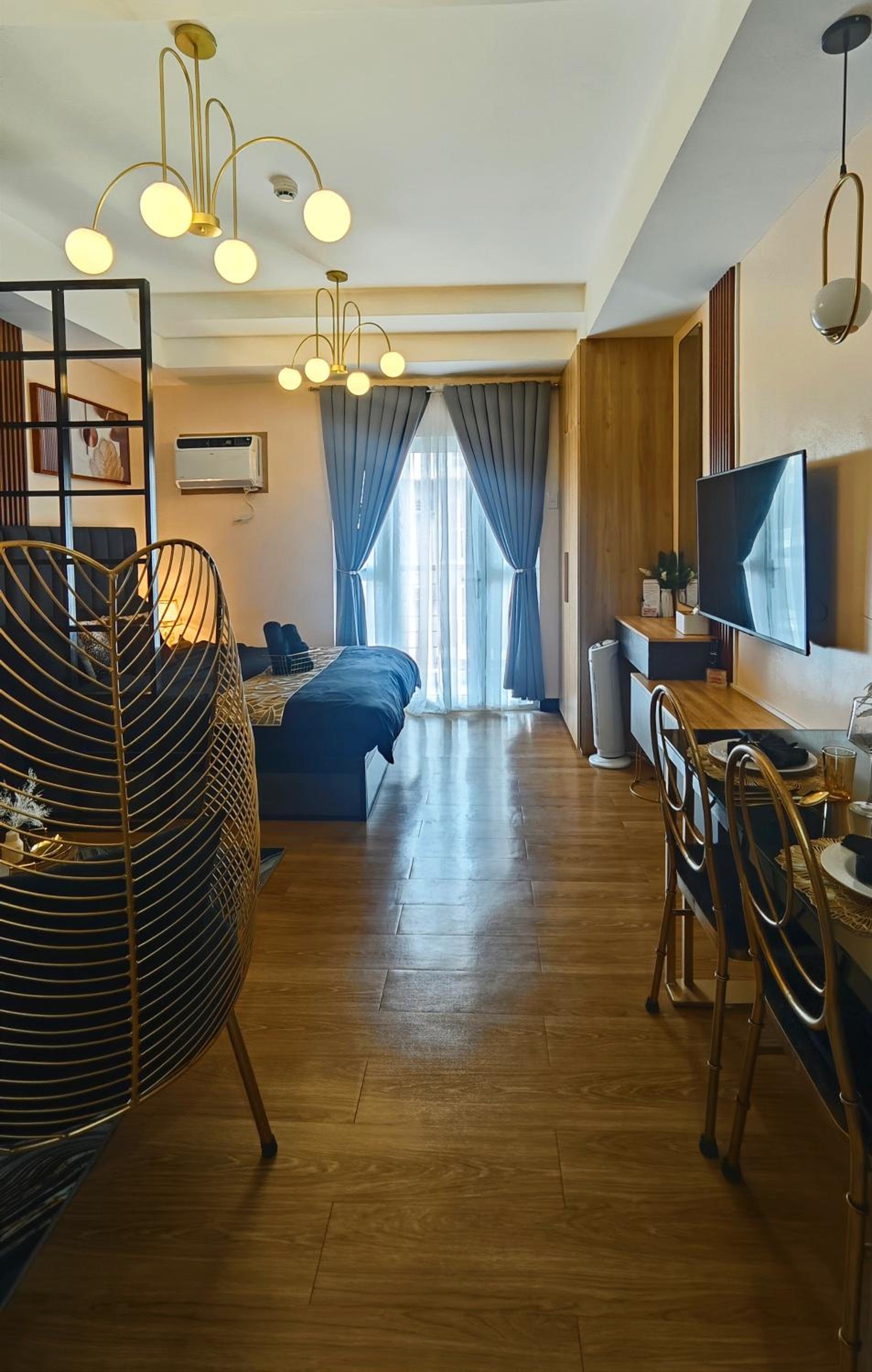 Deluxe Studio