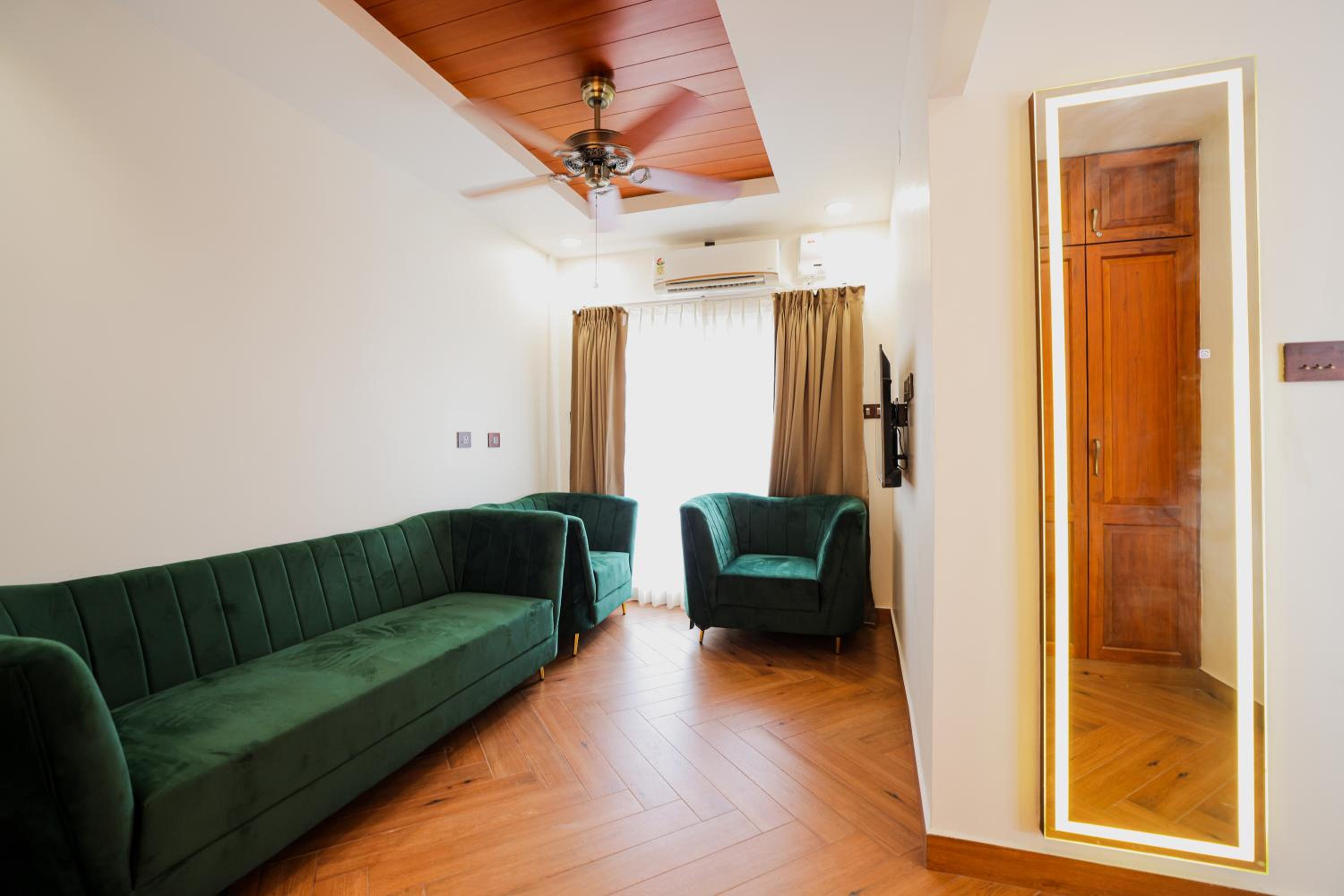 Deluxe Queen Room