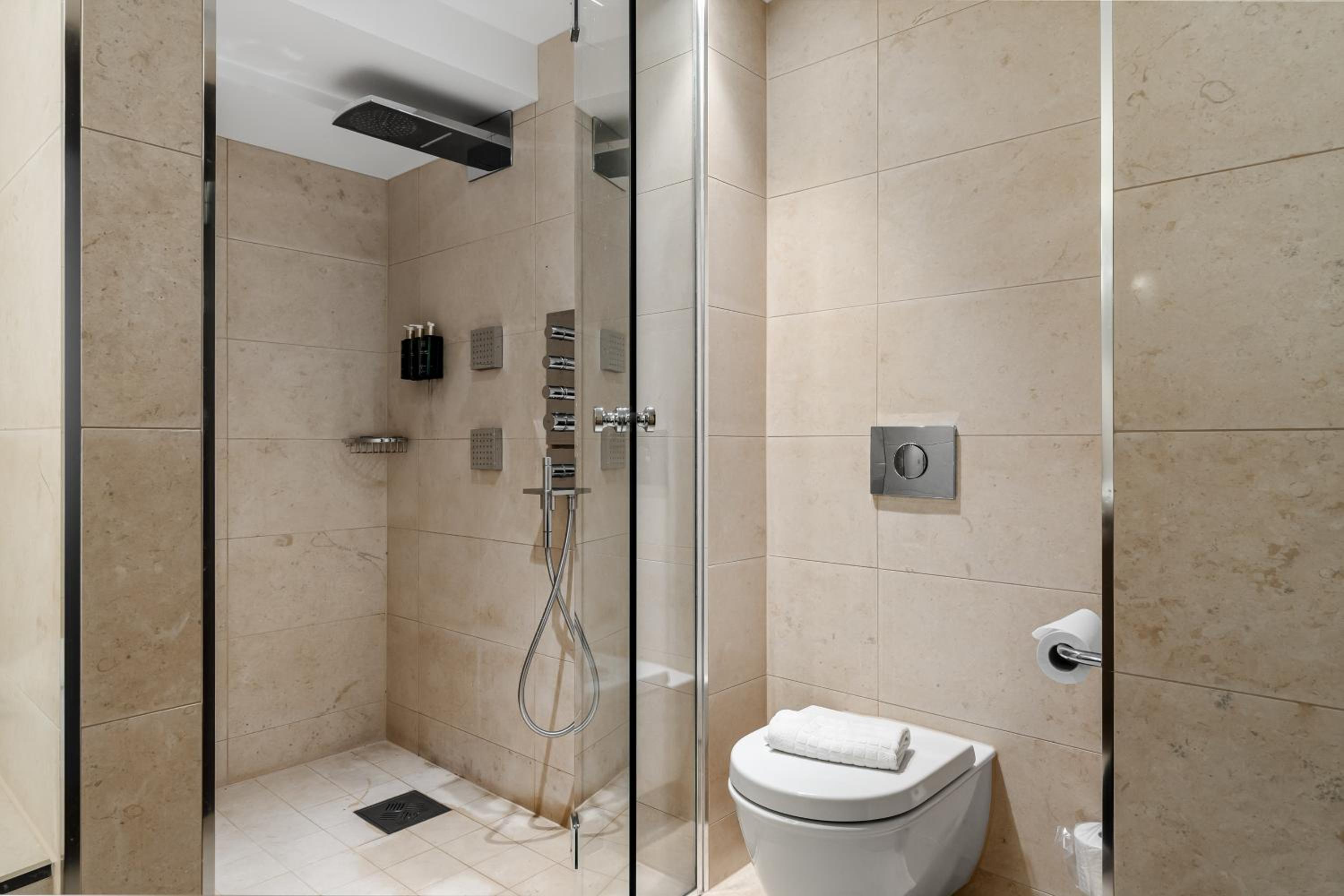 Suite - Photo 5