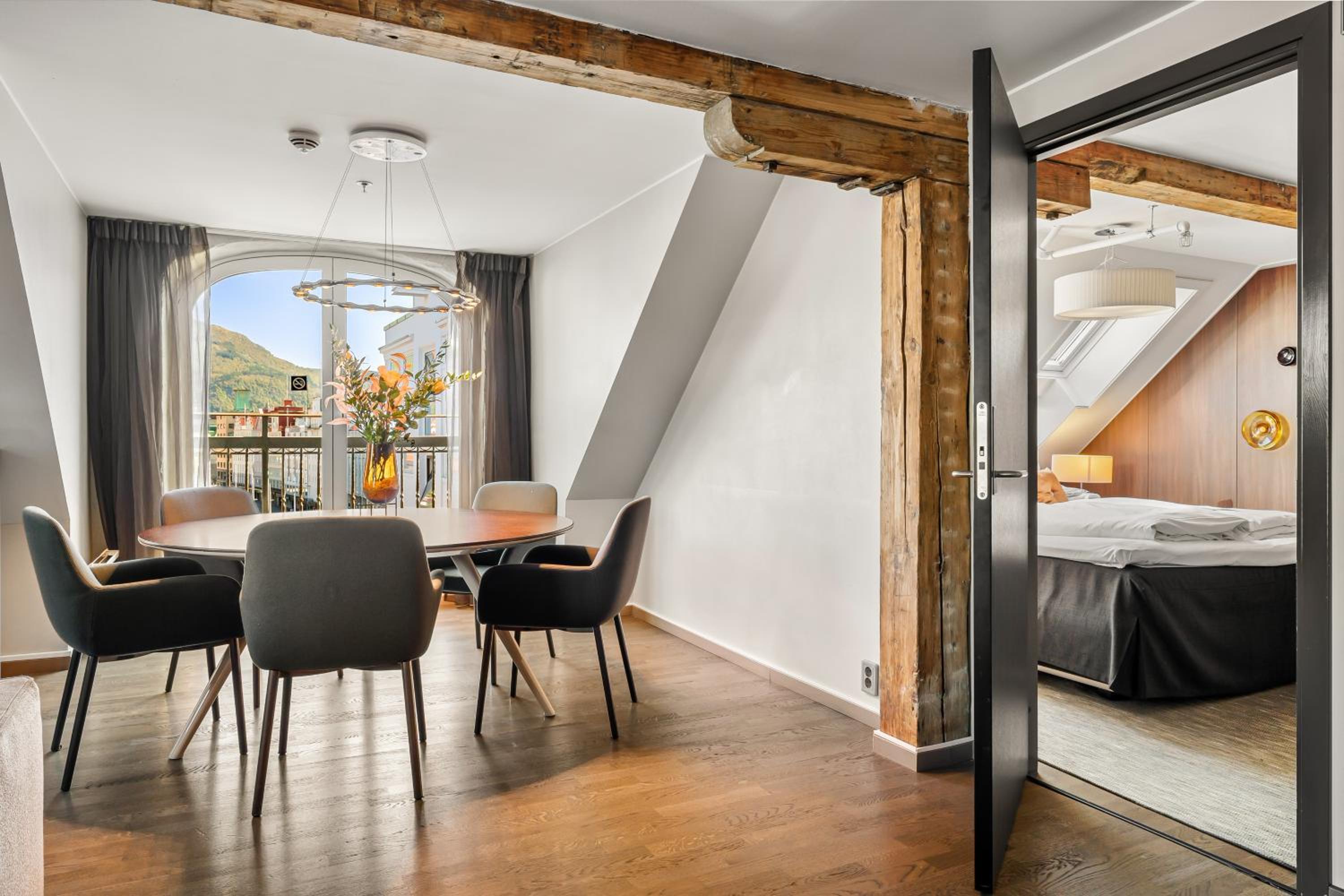 Suite - Photo 3
