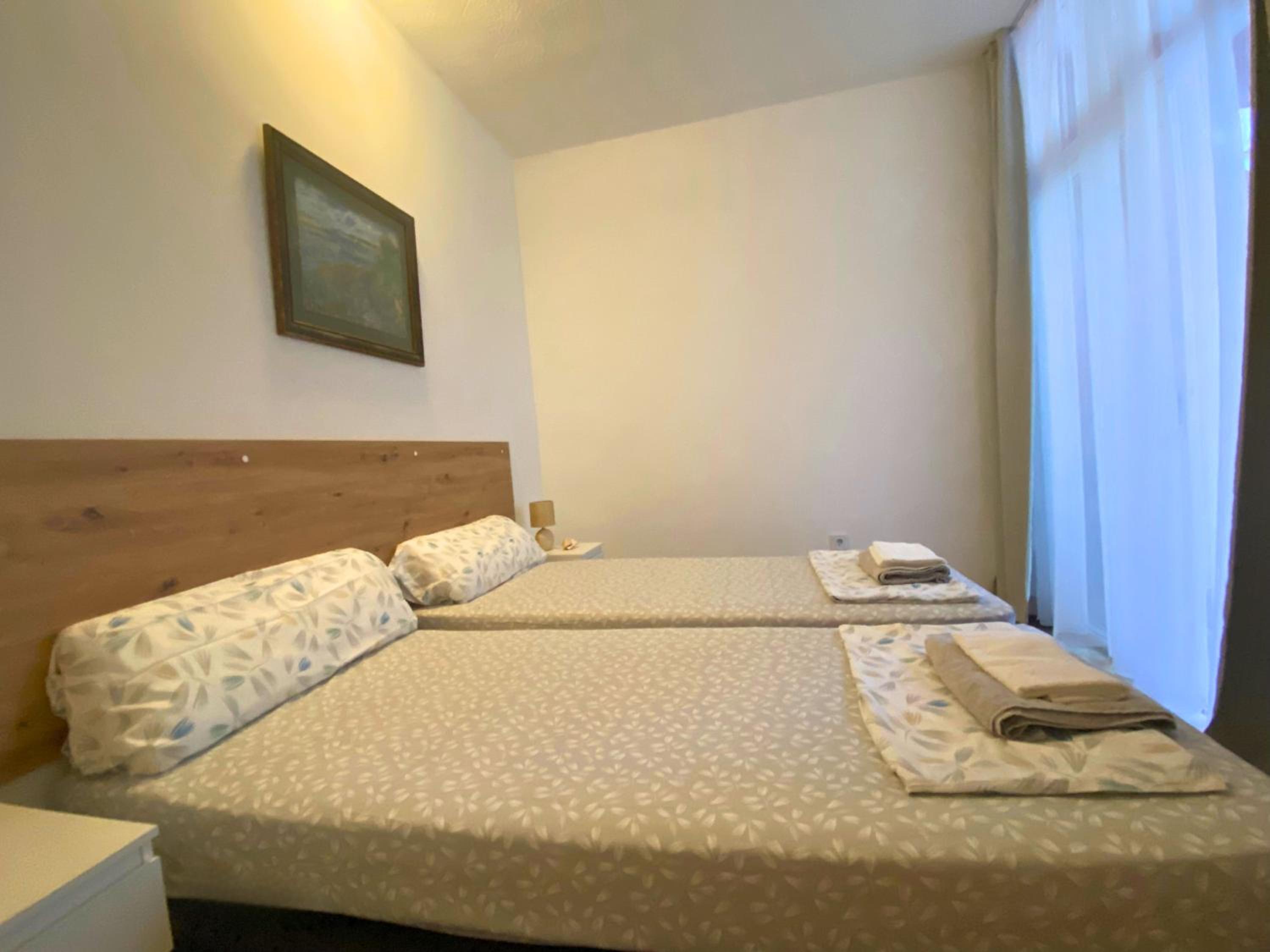 Apartamento de Dos Dormitorios con Vista a la Piscina