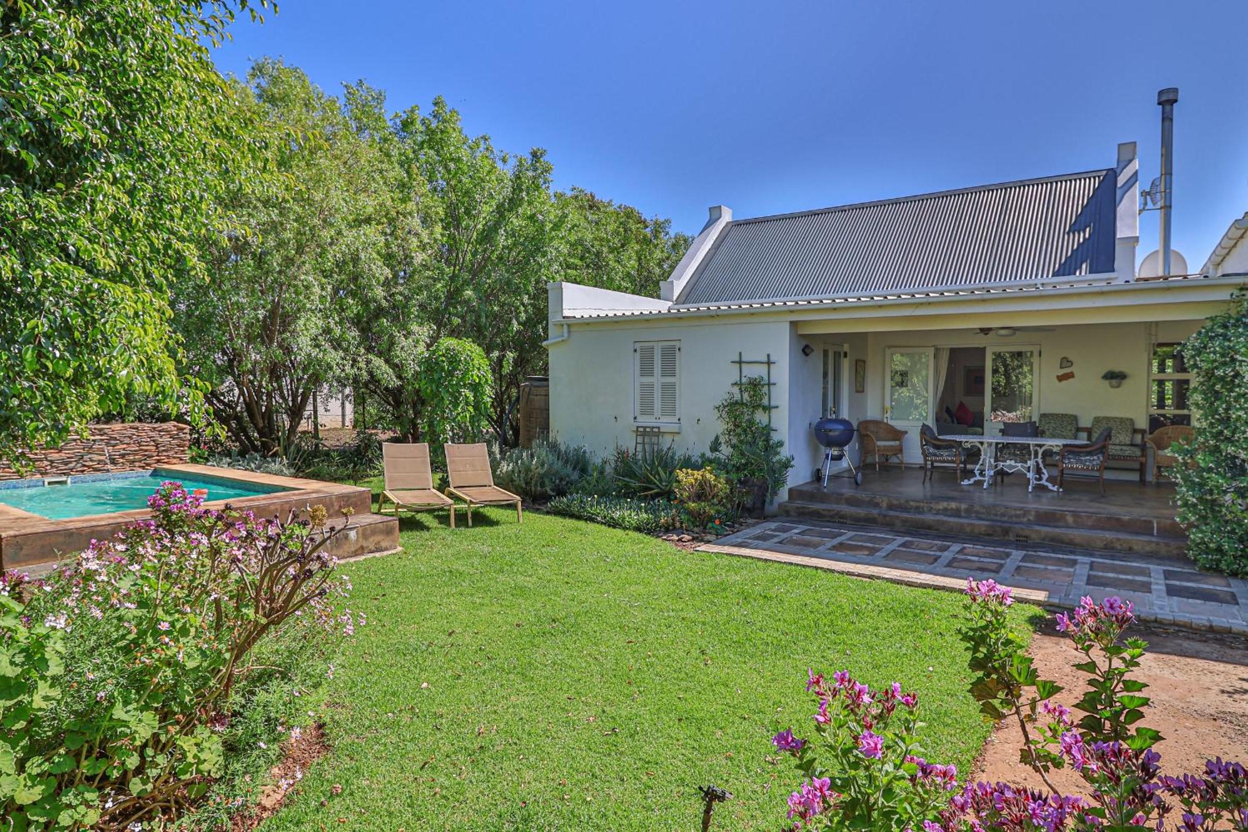 Three-Bedroom House photo 2