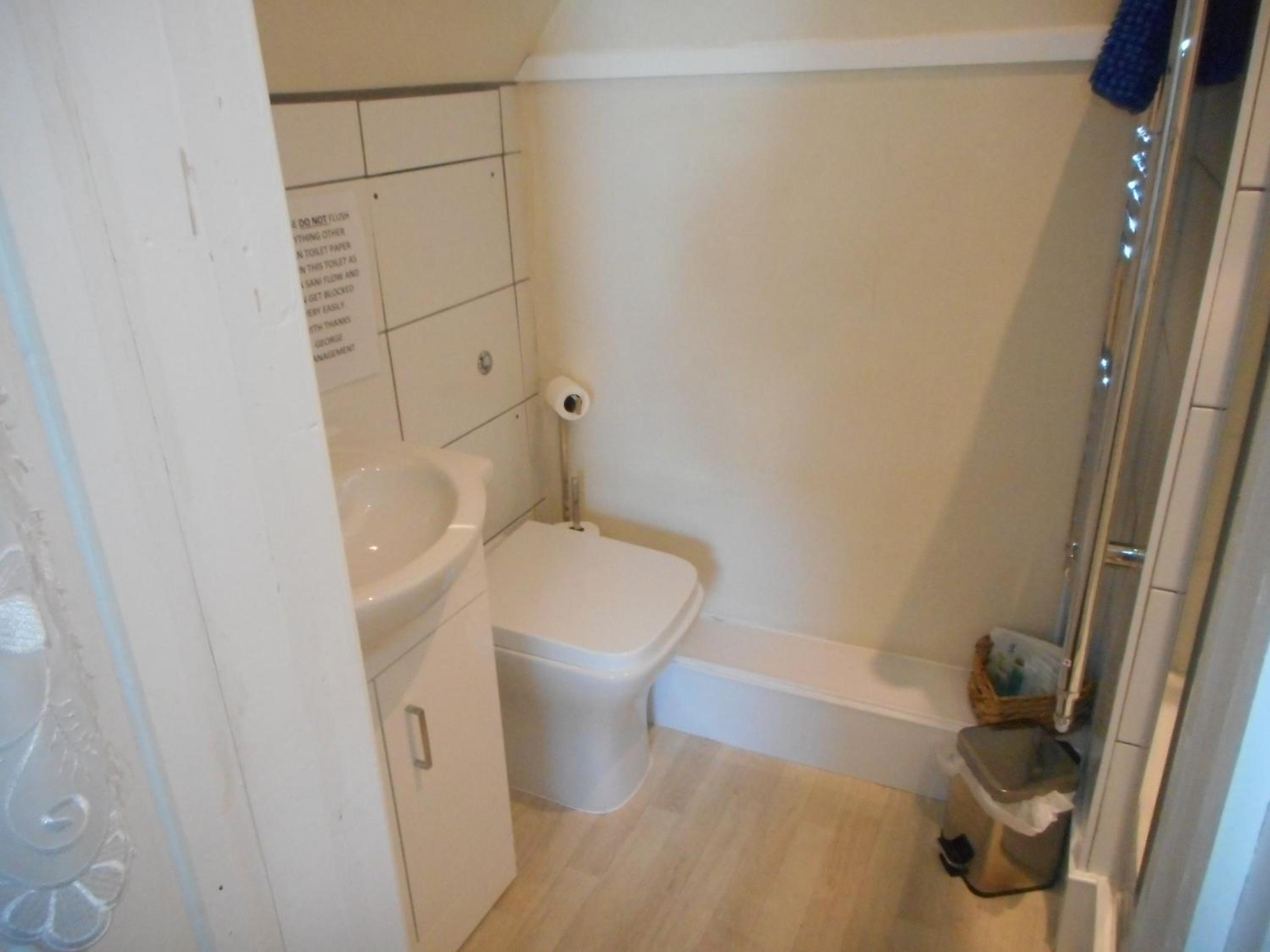 Standard Double Room - Photo 6
