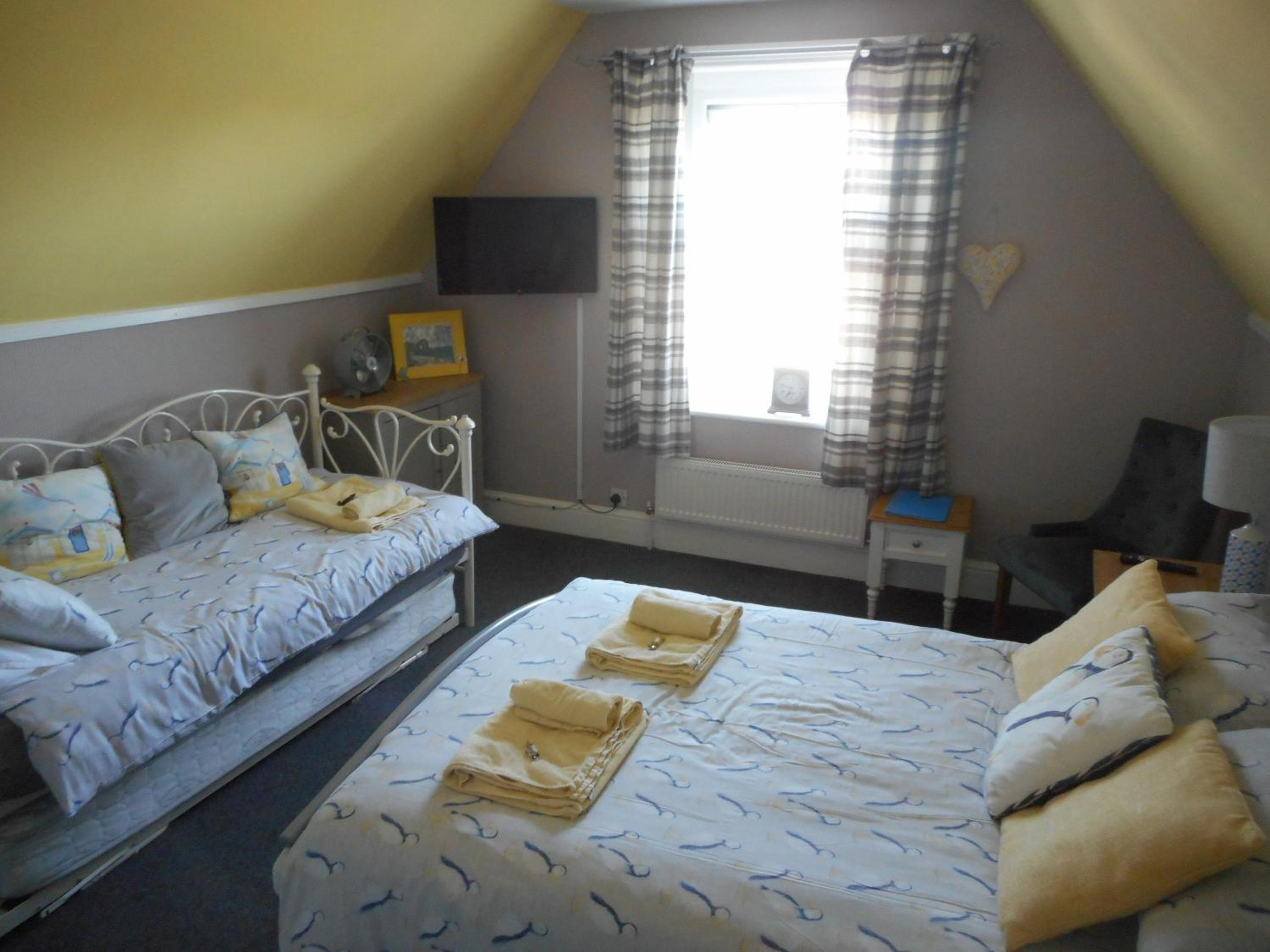 Standard Triple Room - Photo 2
