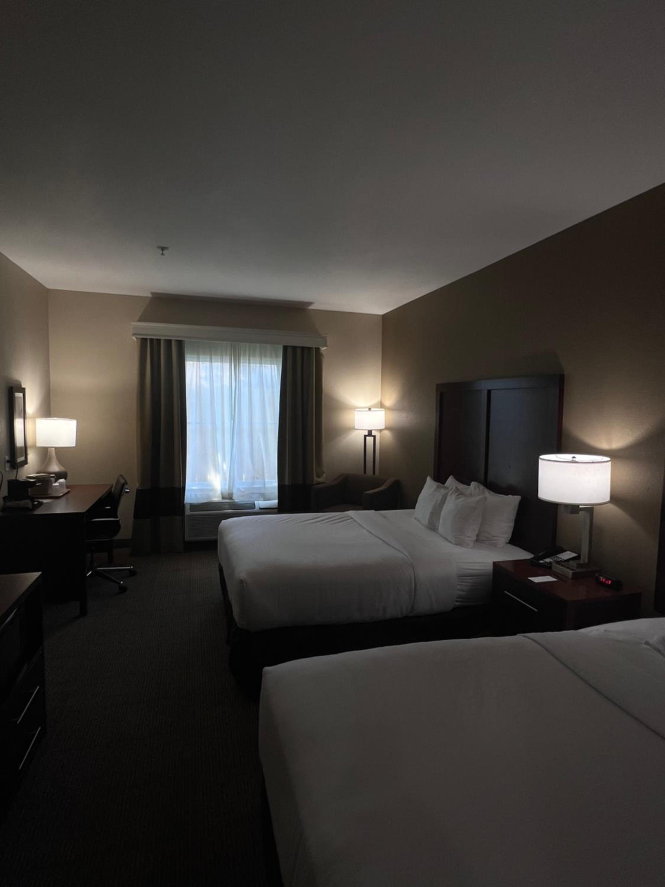 Queen Room with Two Queen Beds - Non-Smoking - Photo 1