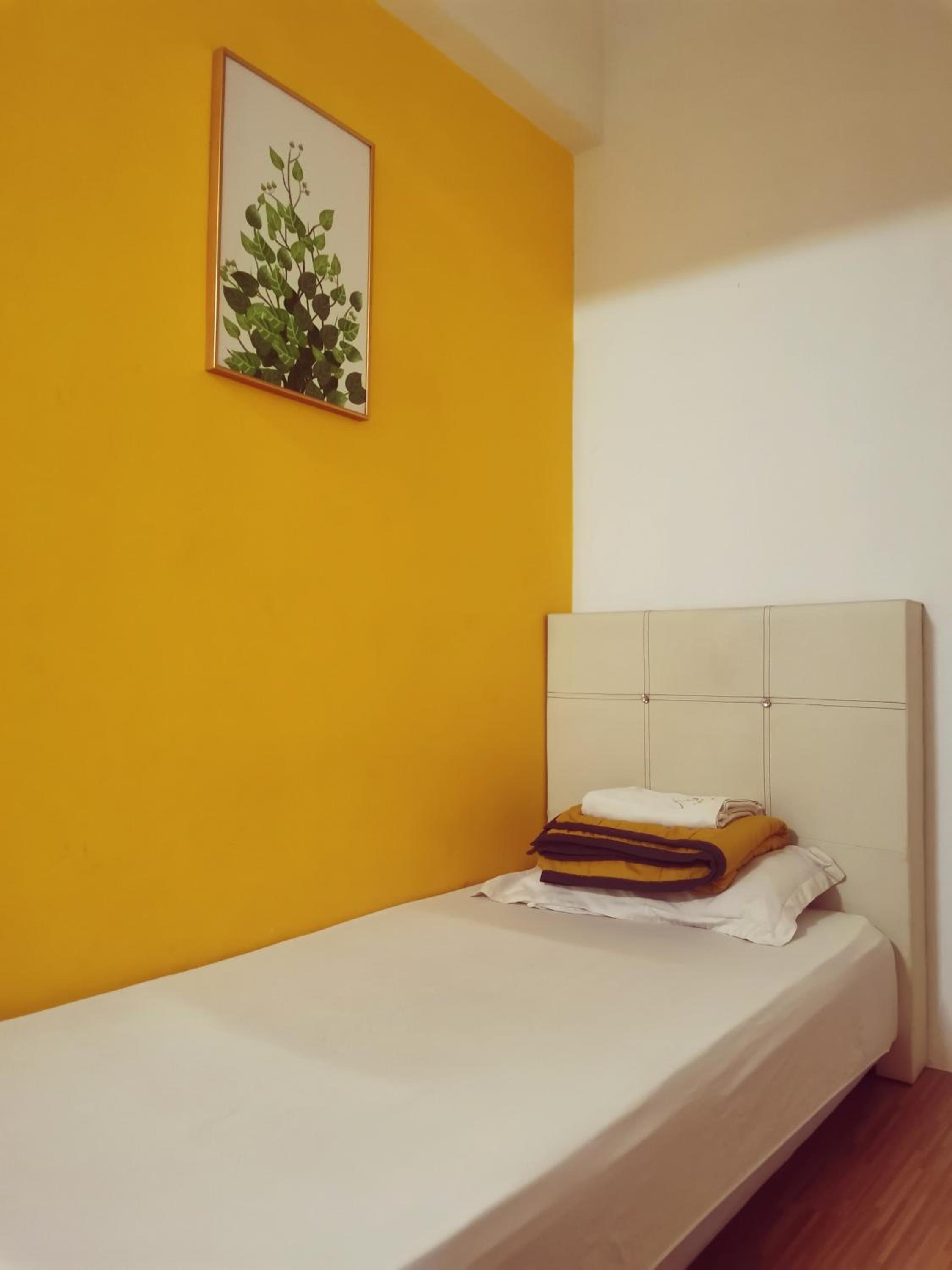 Family Room with Private Bathroom - Photo 2