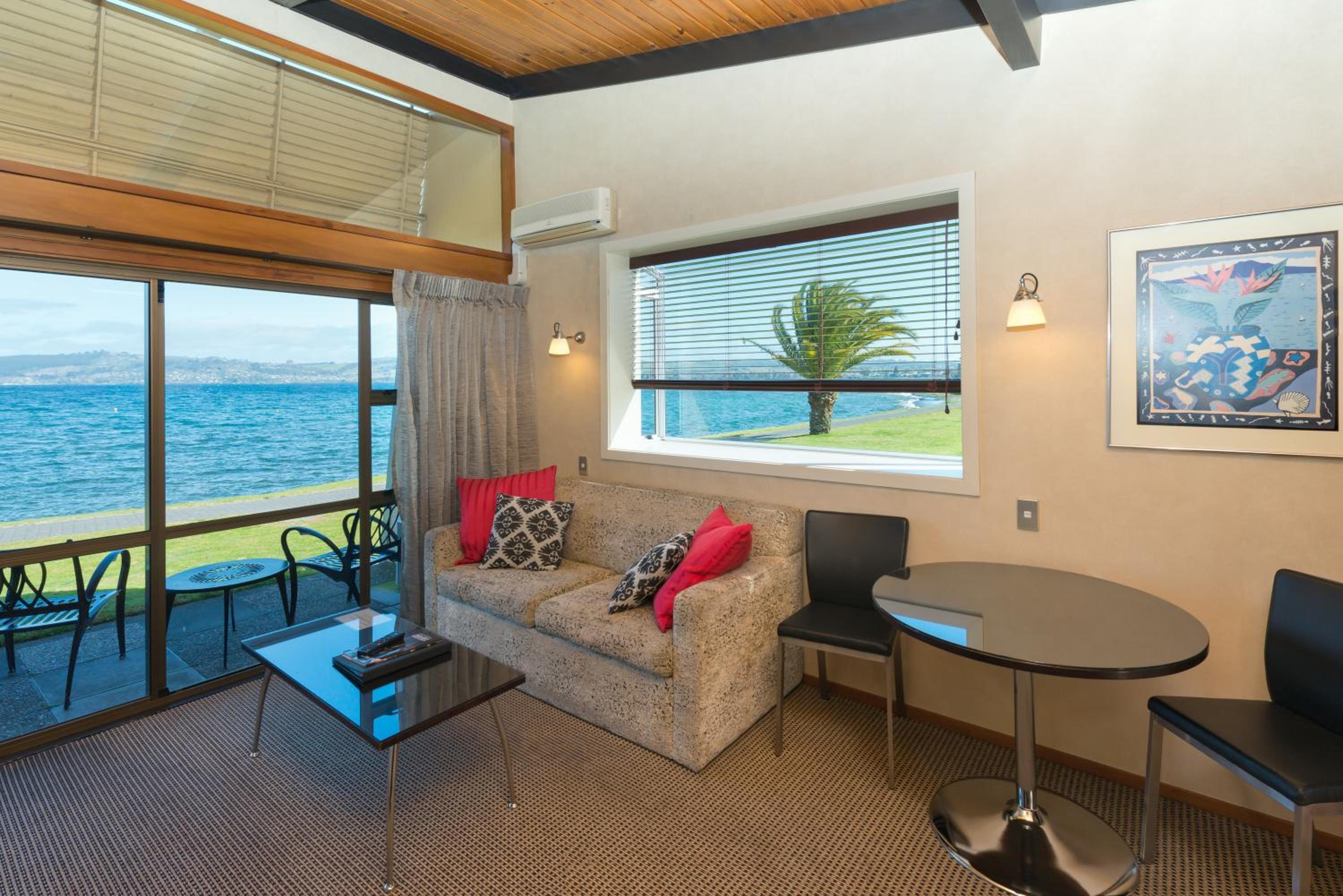 Two-Bedroom Apartment - Lake Front - Photo 3