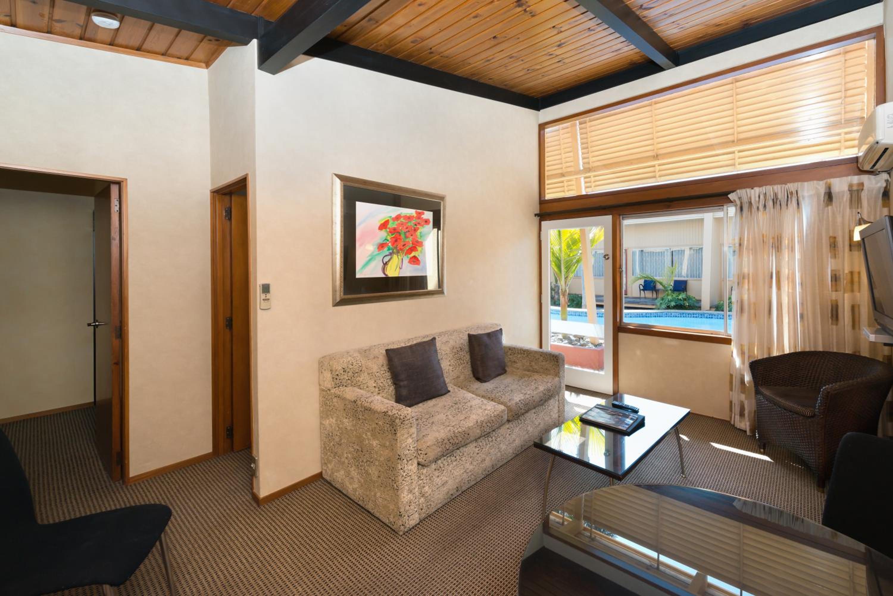 Two-Bedroom Apartment with Courtyard View - Photo 4