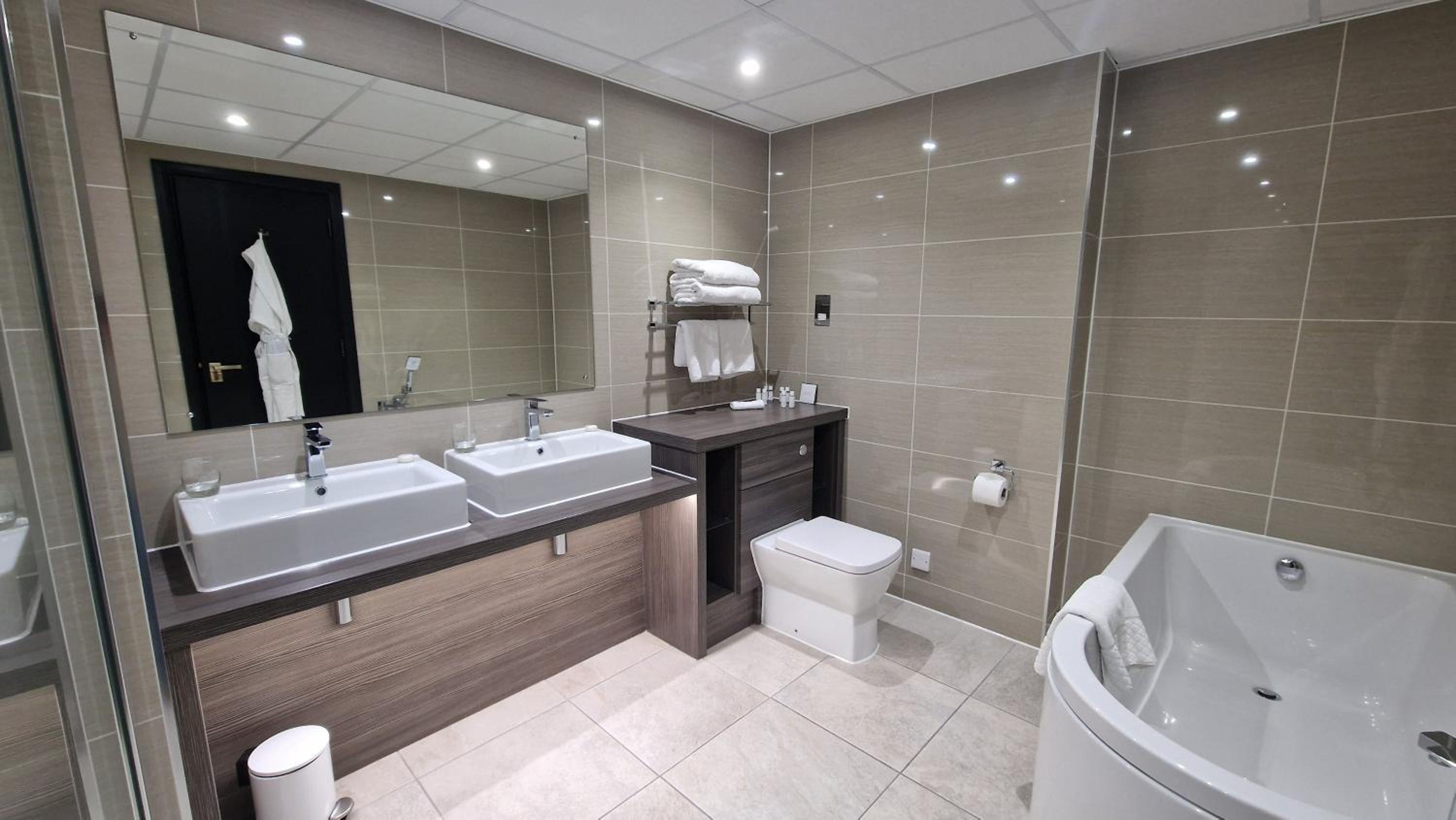 The Willow Suite photo 2