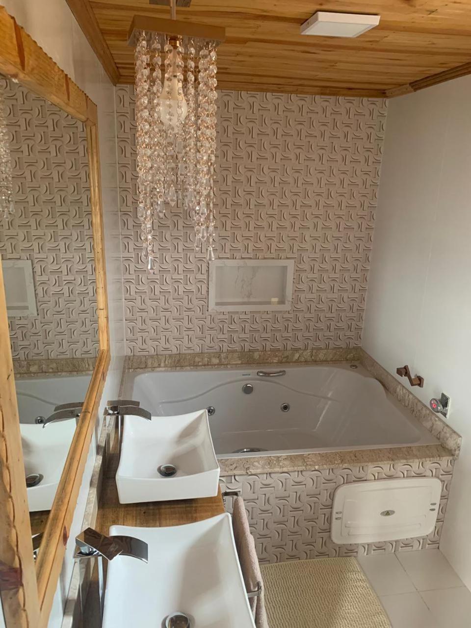 Deluxe Suite with Spa Bath - Photo 5