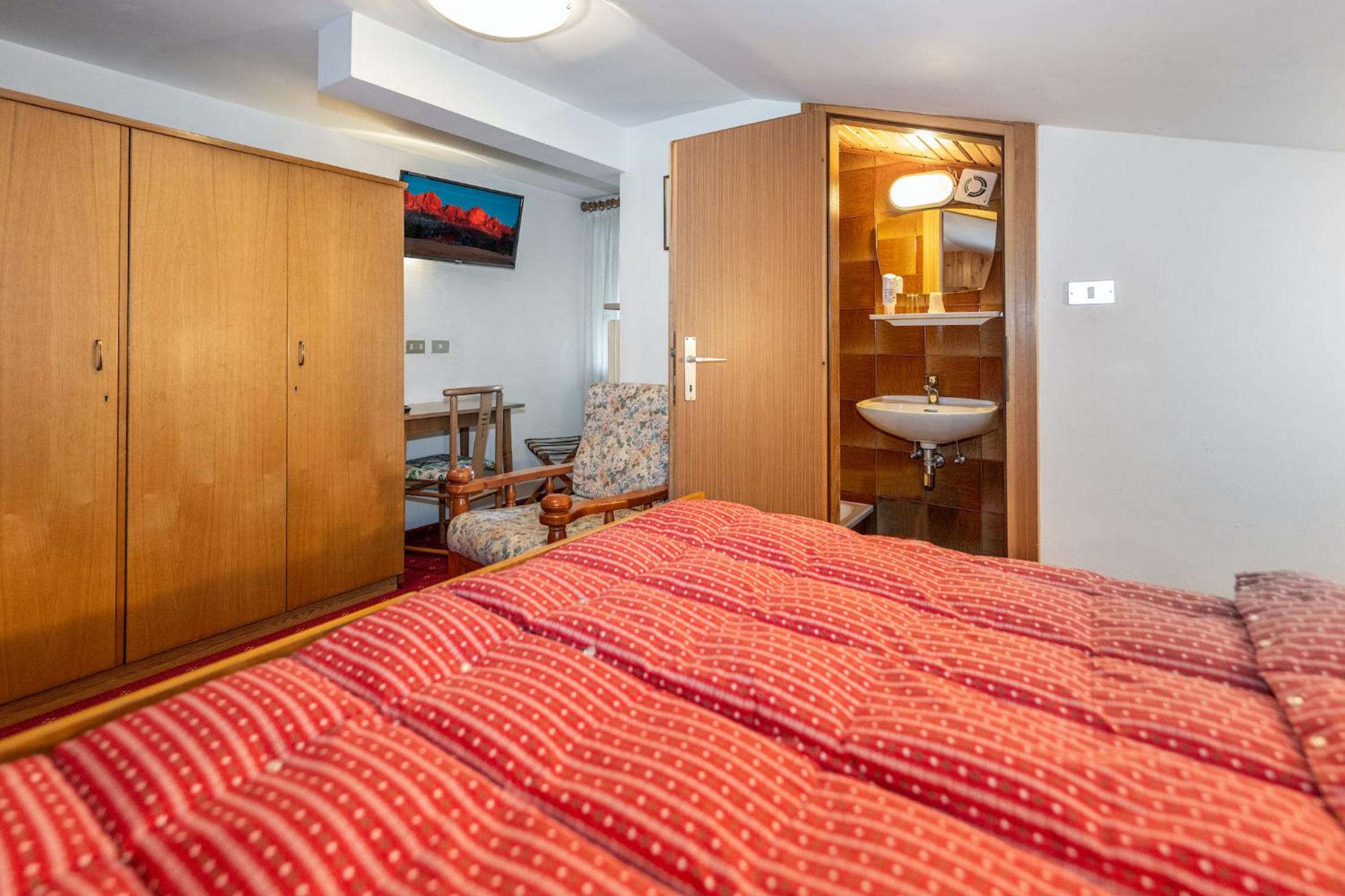 Economy Double Room photo 2