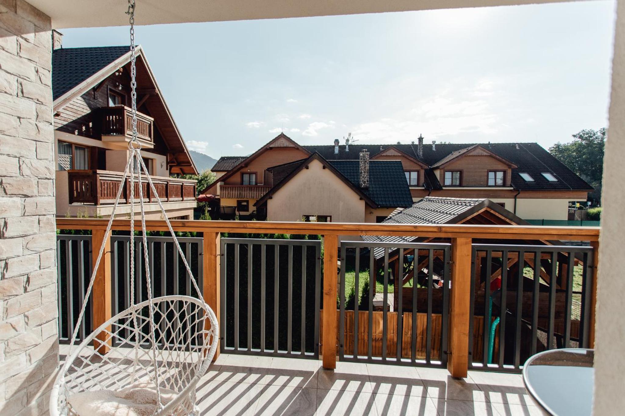 Studio Apartment with Balcony - Photo 5