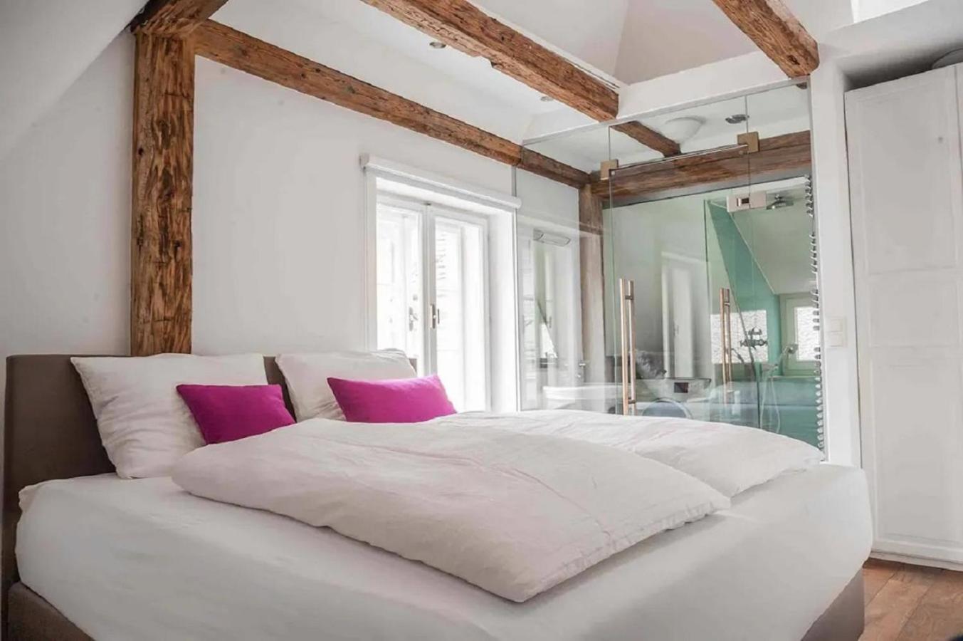 One-Bedroom Apartment with Balcony