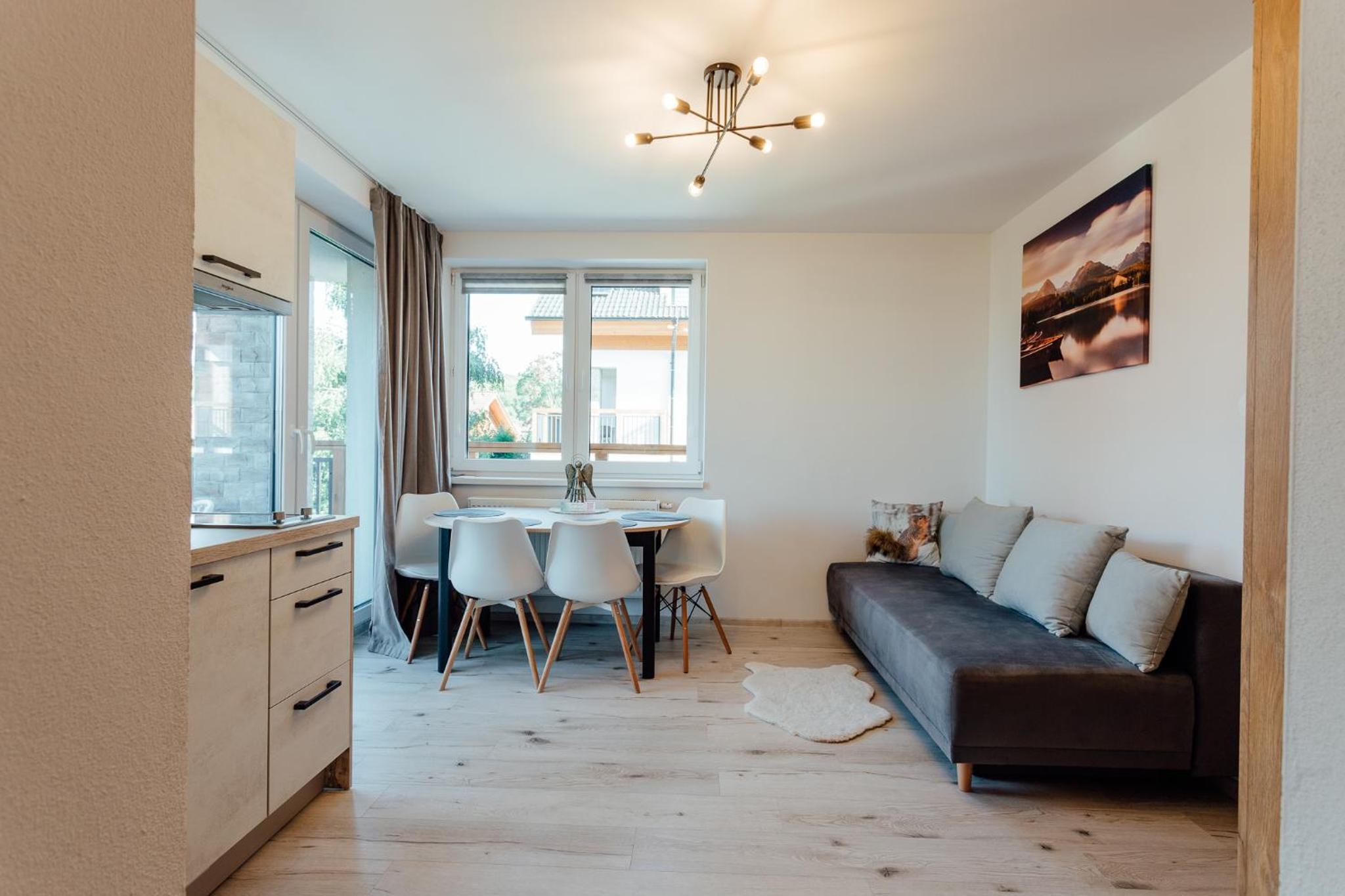 Studio Apartment with Balcony - Photo 6